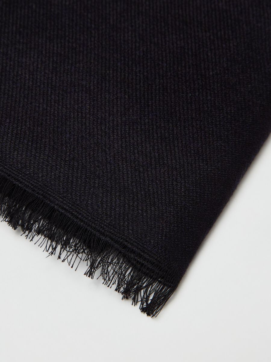 Scarf with fringing_2