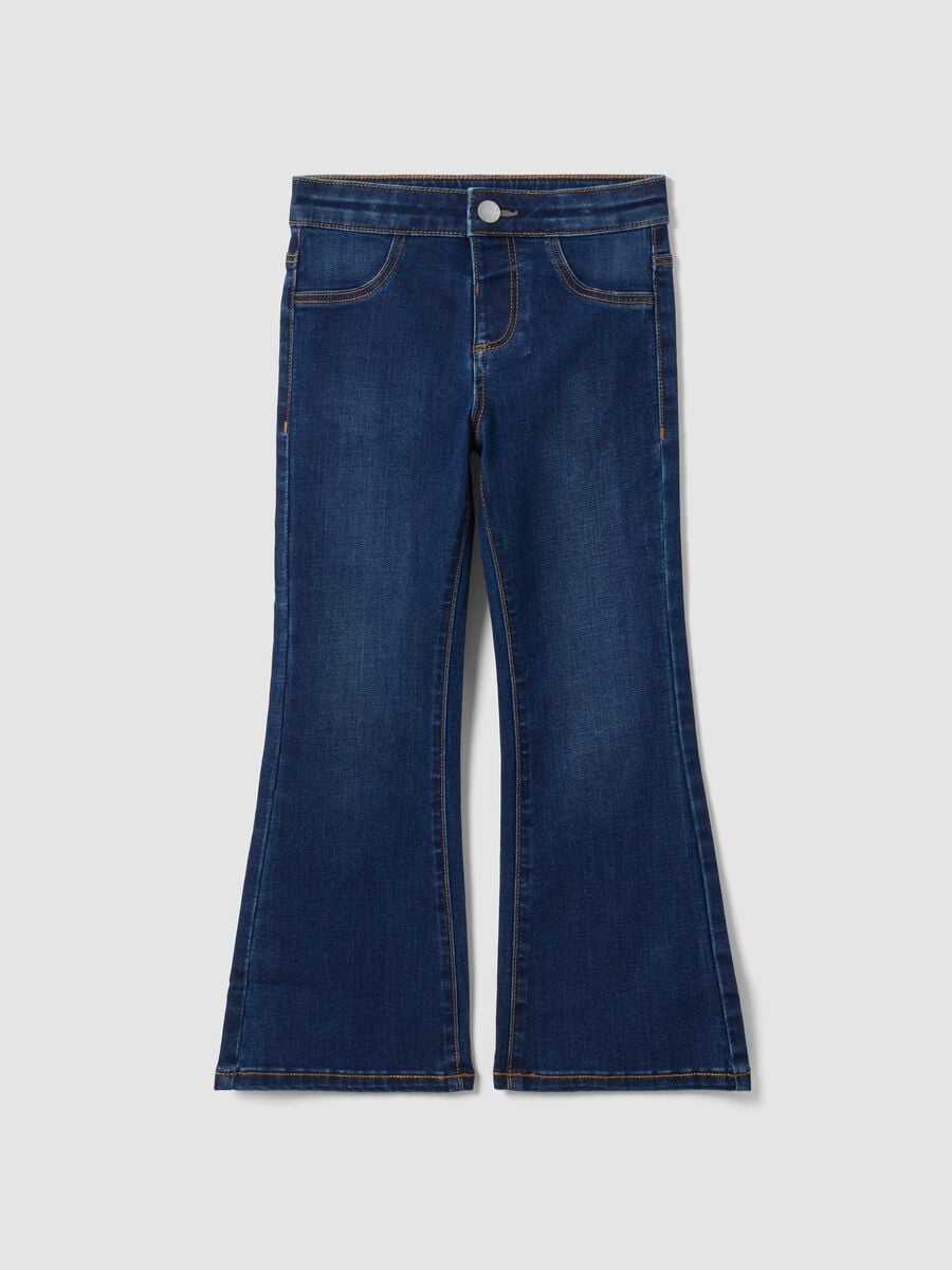 Jeans blu flare in cotone e viscosa elasticizzata per bambina_0