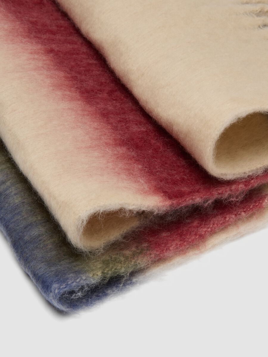 Sciarpa beige sfumata con frange_2
