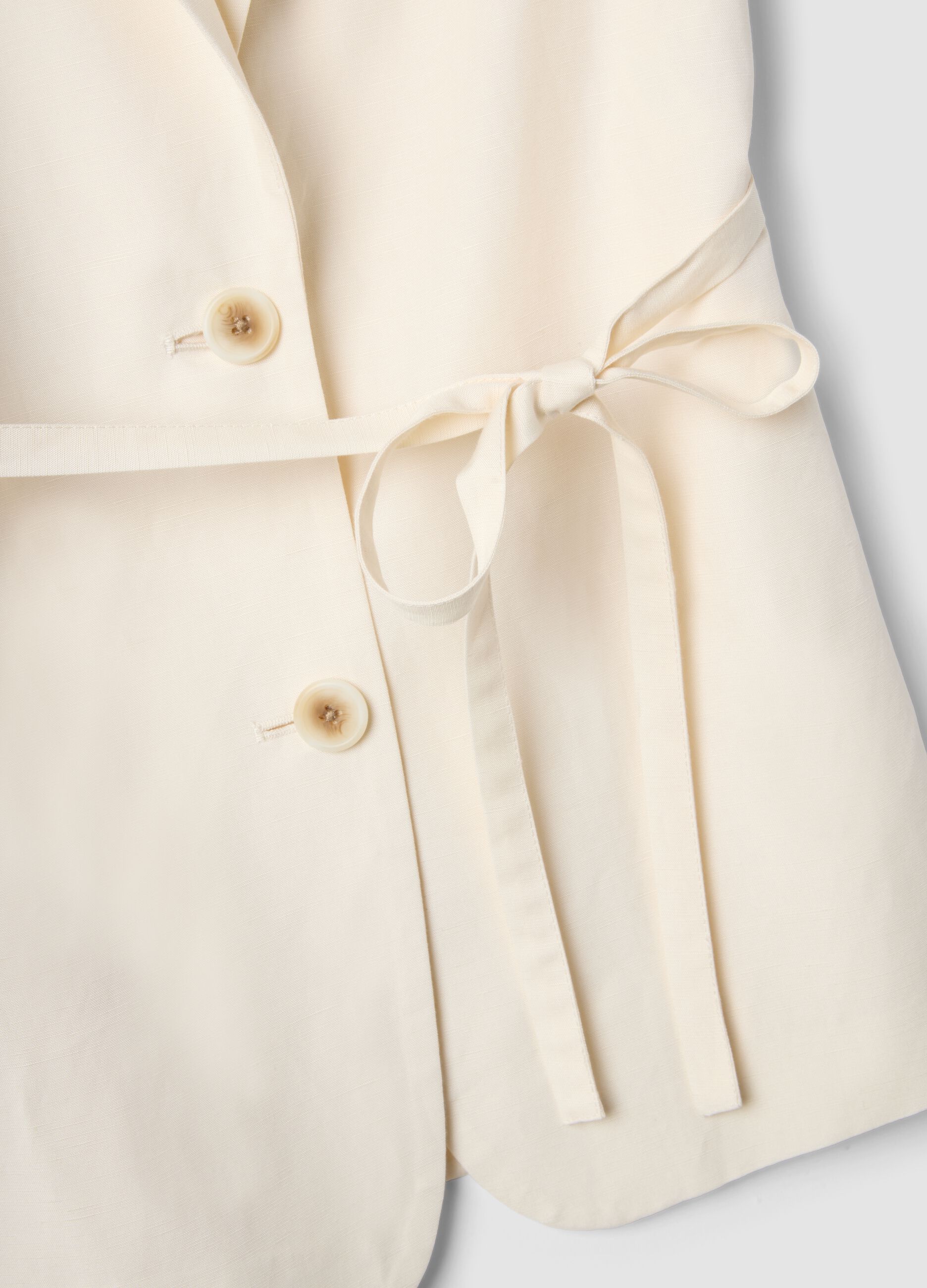 Gilet blanc regular en m&eacute;lange lyocell et lin avec ceinture