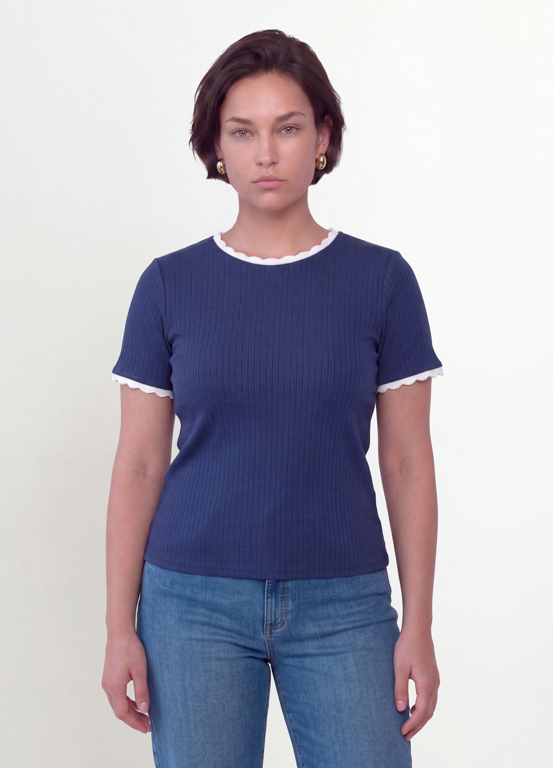 &Mu;&pi;&lambda;&epsilon; T-shirt &alpha;&pi;ό &epsilon;&lambda;&alpha;&sigma;&tau;&iota;&kappa;ή &beta;&iota;&sigma;&kappa;ό&zeta;&eta; &mu;&epsilon; &sigma;&tau;&rho;&omicron;&gamma;&gamma;&upsilon;&lambda;ή &lambda;&alpha;&iota;&mu;ό&kappa;&omicron;&psi;&eta; &kappa;&alpha;&iota; &lambda;&epsilon;&pi;&tau;&omicron;&mu;έ&rho;&epsilon;&iota;&epsilon;&sigmaf; &sigma;&epsilon; &alpha;&nu;&tau;ί&theta;&epsilon;&sigma;&eta;