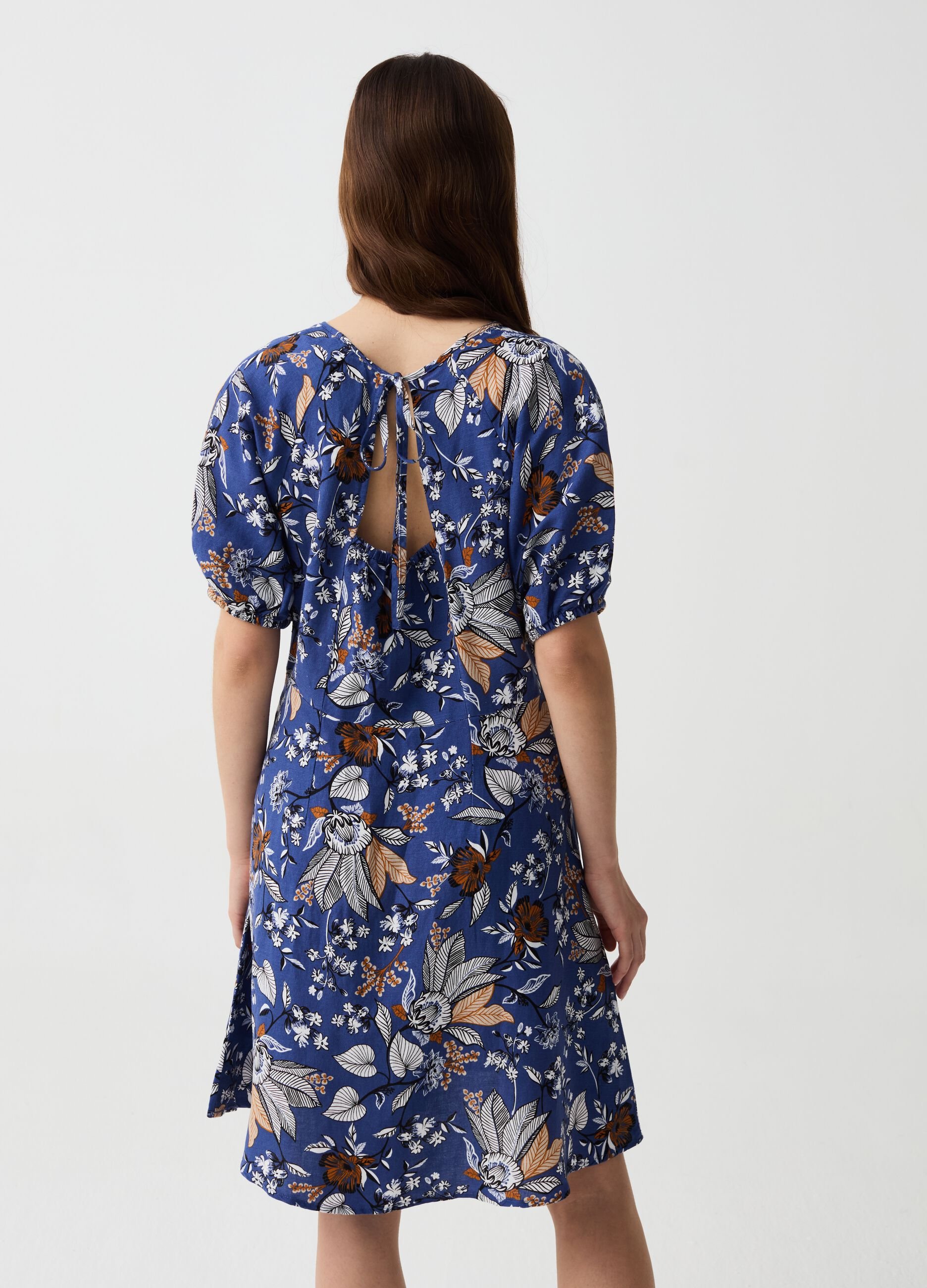 Short dress in linen and viscose with floral print