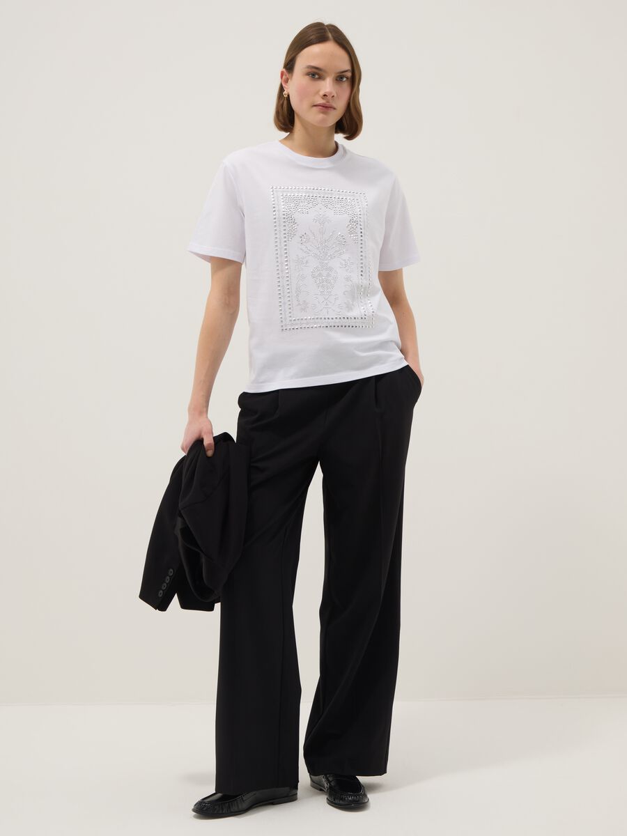 White pure cotton regular-fit T-shirt with rhinestone motif_1