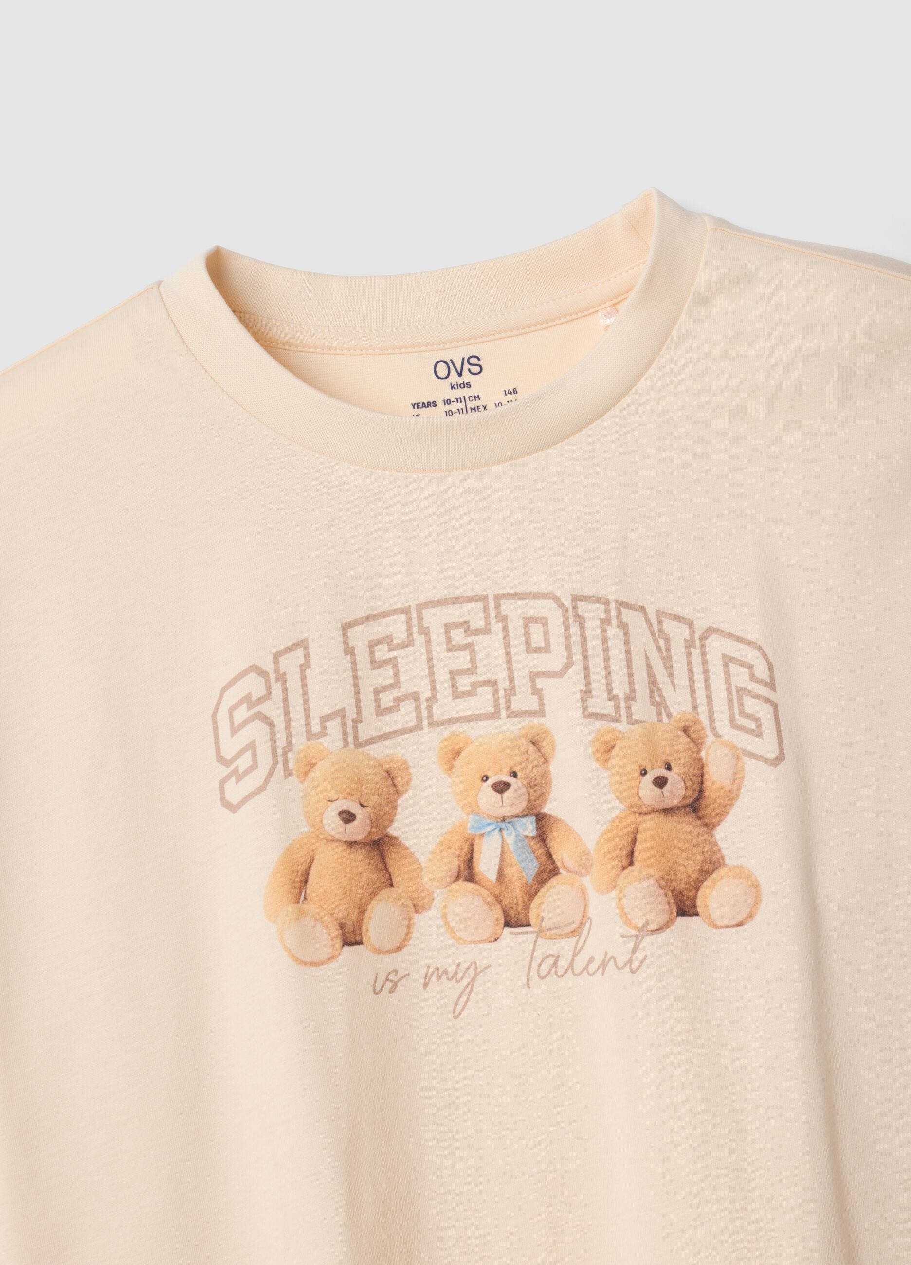 Beige organic cotton pyjamas with crew neck and teddy bear print