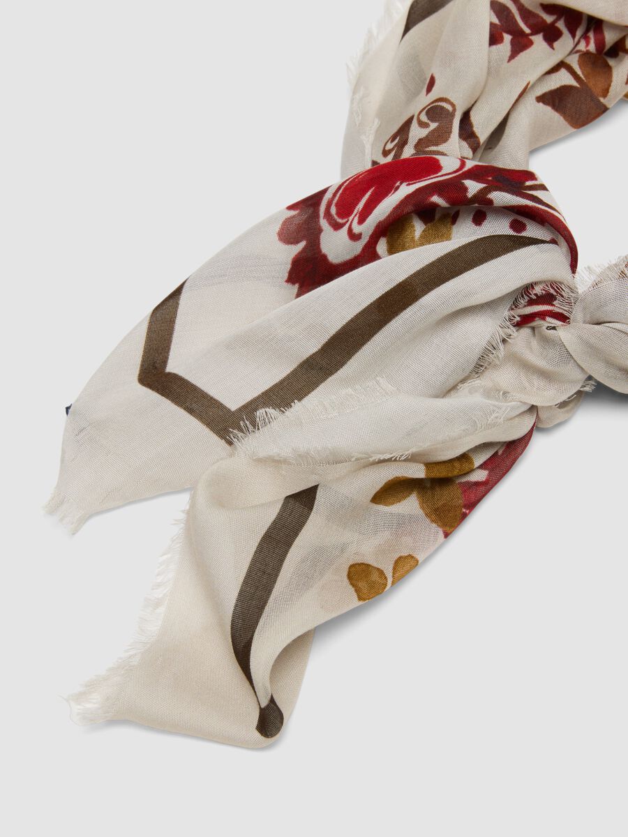 White pure viscose scarf with paisley print_2