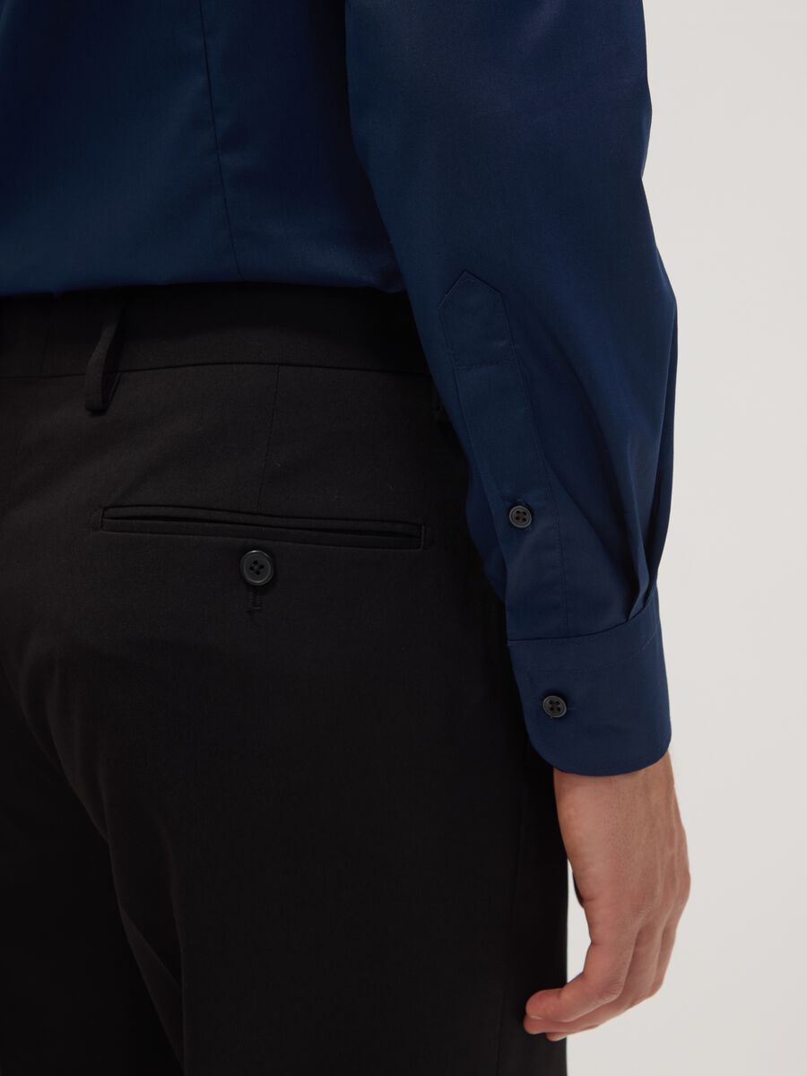 &Mu;&pi;&lambda;&epsilon; &sigma;&tau;&epsilon;&nu;ή &pi;&omicron;&upsilon;&kappa;ά&mu;&iota;&sigma;&omicron; (slim fit) &mu;&epsilon; button-down &gamma;&iota;&alpha;&kappa;ά, &epsilon;ύ&kappa;&omicron;&lambda;&omicron; &sigma;&tau;&omicron; &sigma;&iota;&delta;έ&rho;&omega;&mu;&alpha;_3