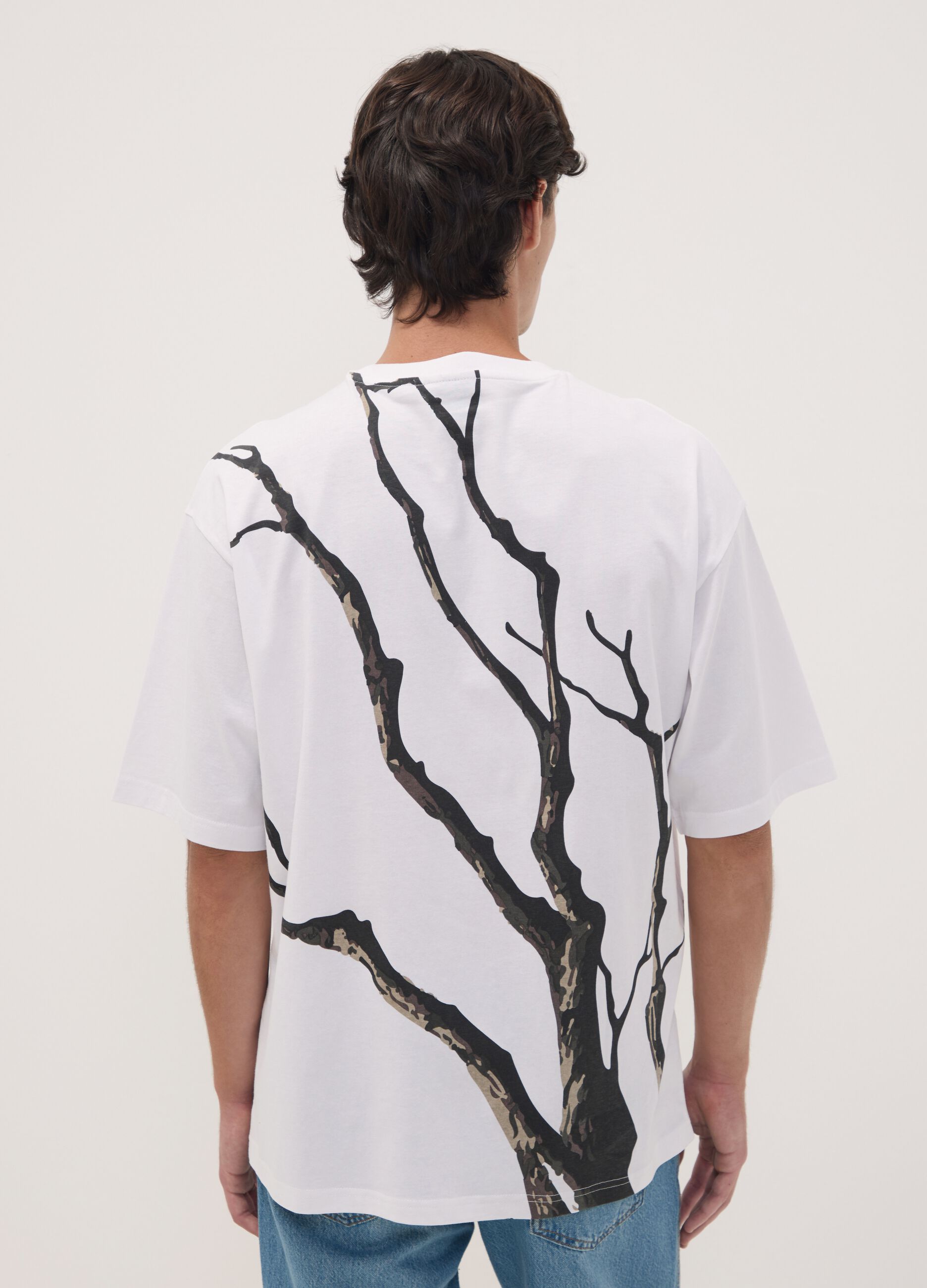 T-shirt branca em algod&atilde;o puro com estampado vegetal