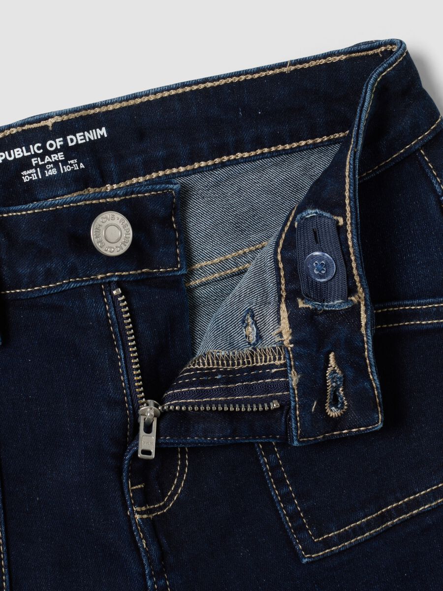 Girls&rsquo; blue flared stretch-cotton jeans_1