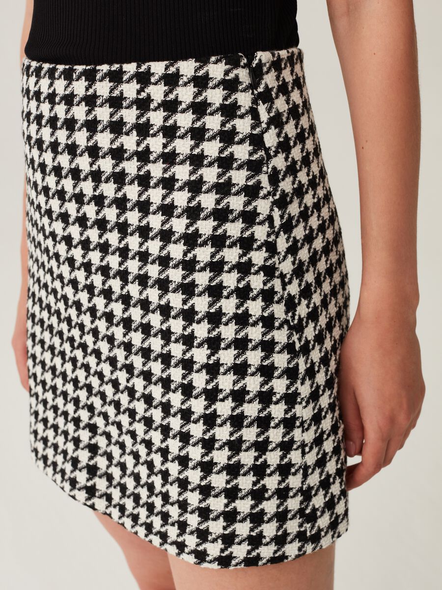 Tweed miniskirt with houndstooth pattern_3