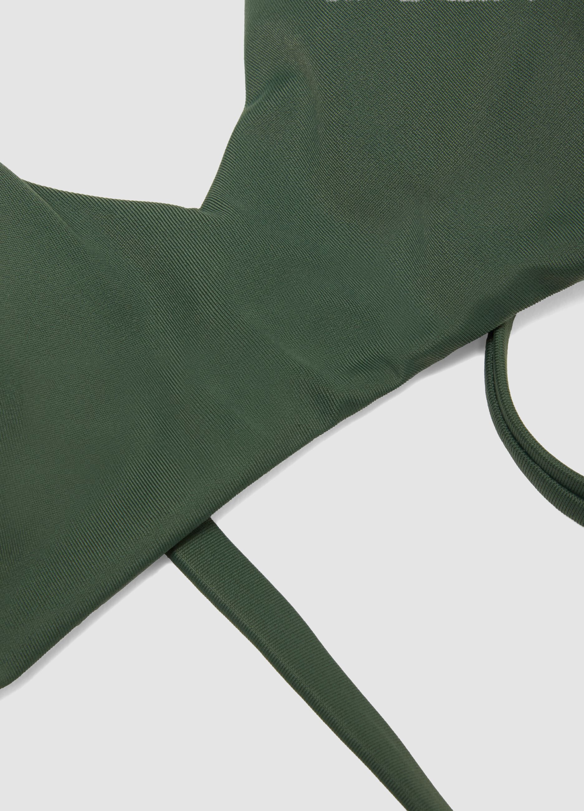 Top de bikini triangular verde con relleno removible