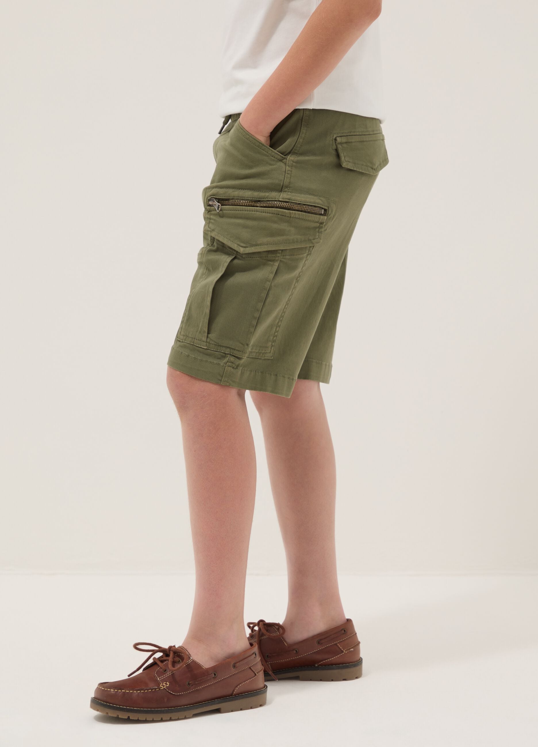 Green stretch cotton cargo shorts