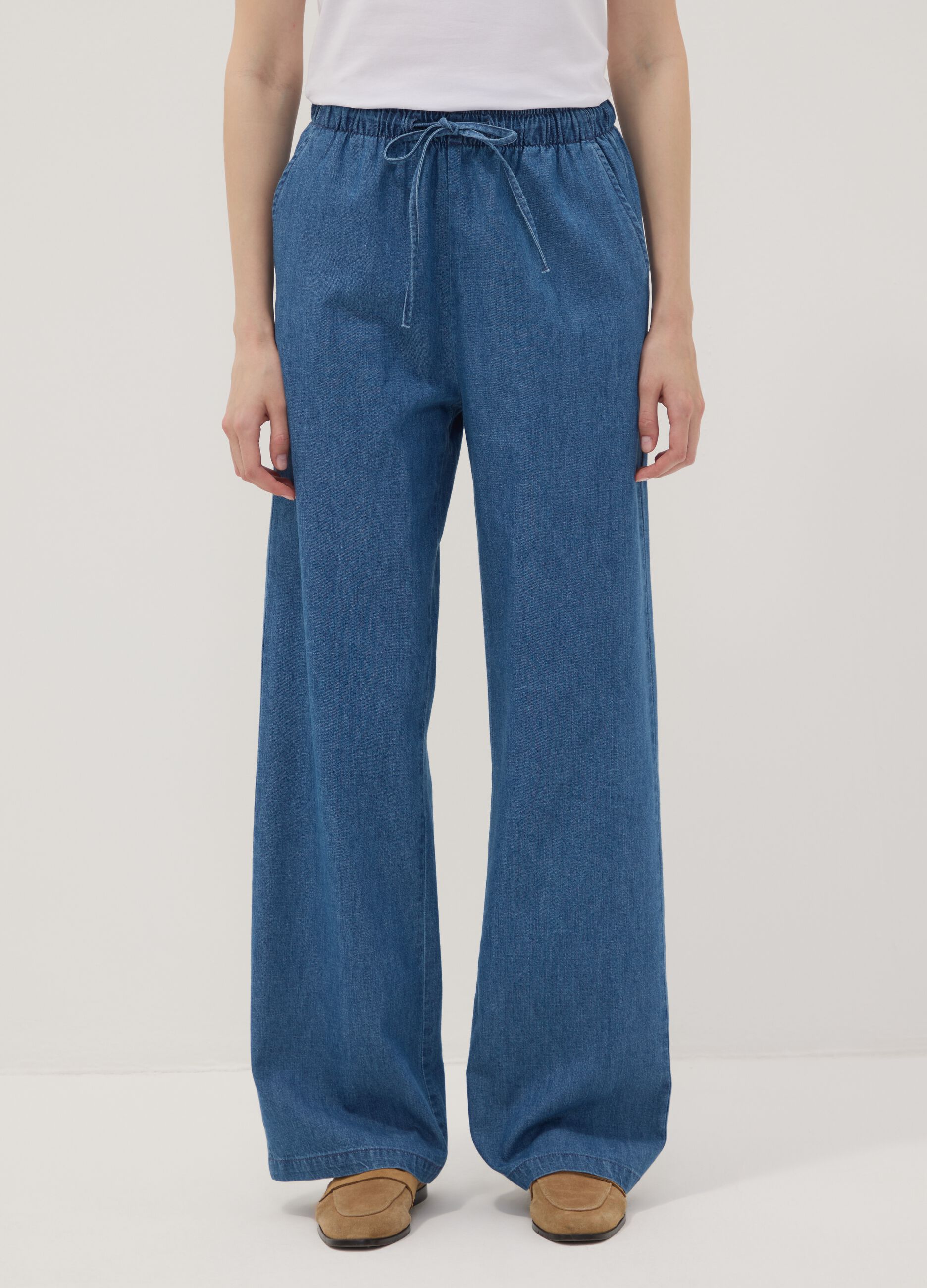 Pantaloni denim blu in puro cotone wide leg con coulisse