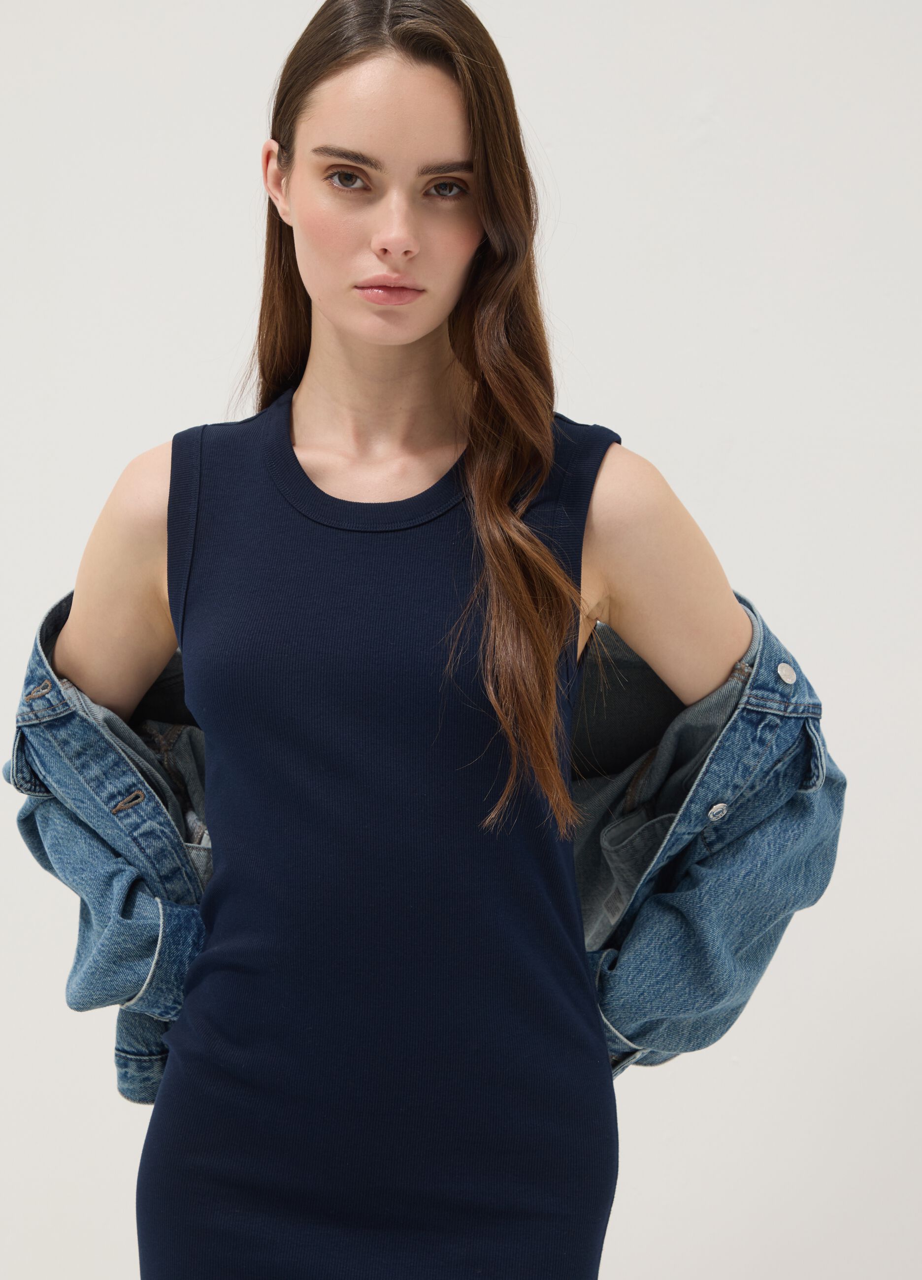 Blaues Midi-Kleid aus geripptem Stretch-Baumwollstoff