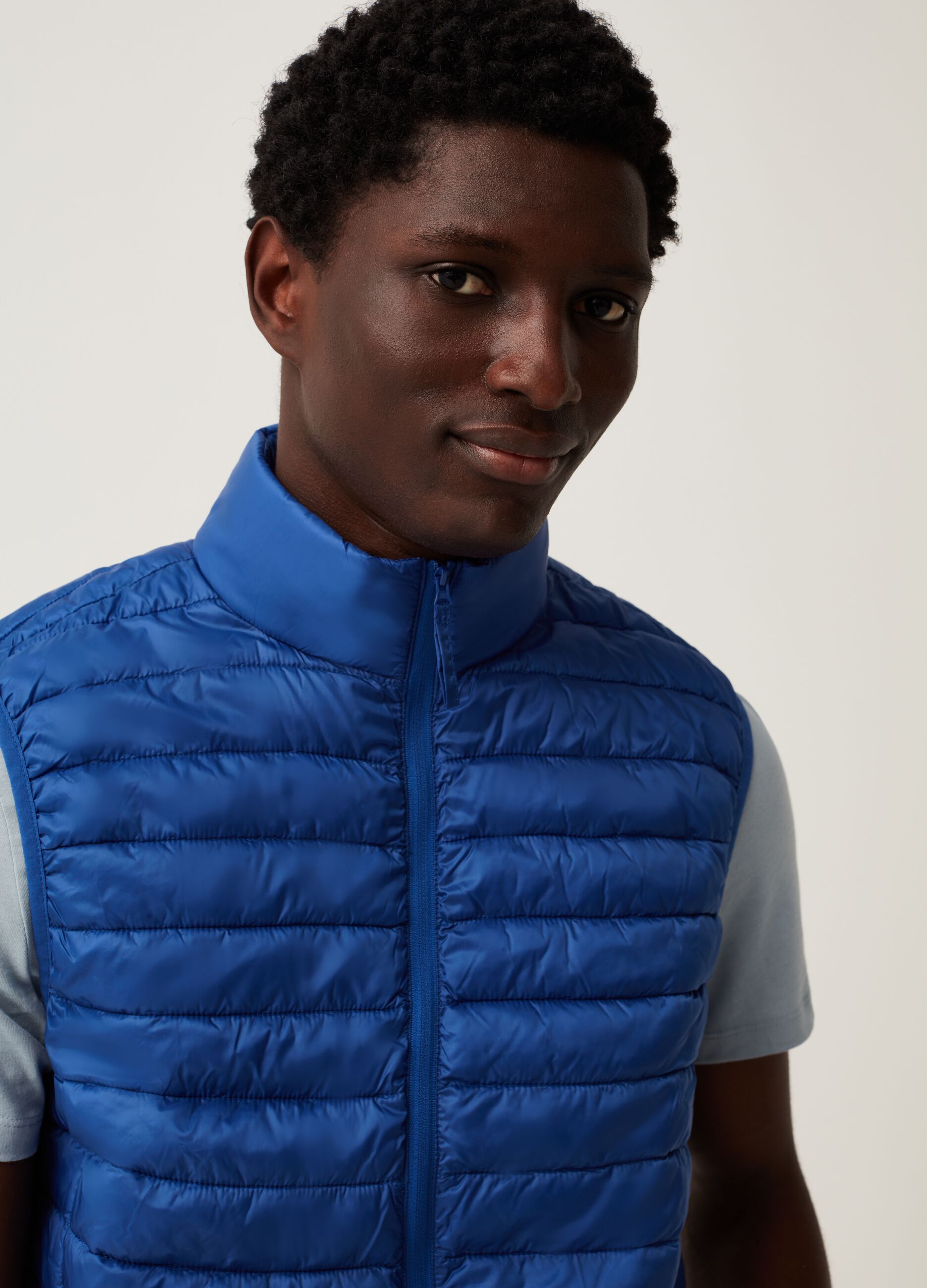 Ultralight gilet with high neck