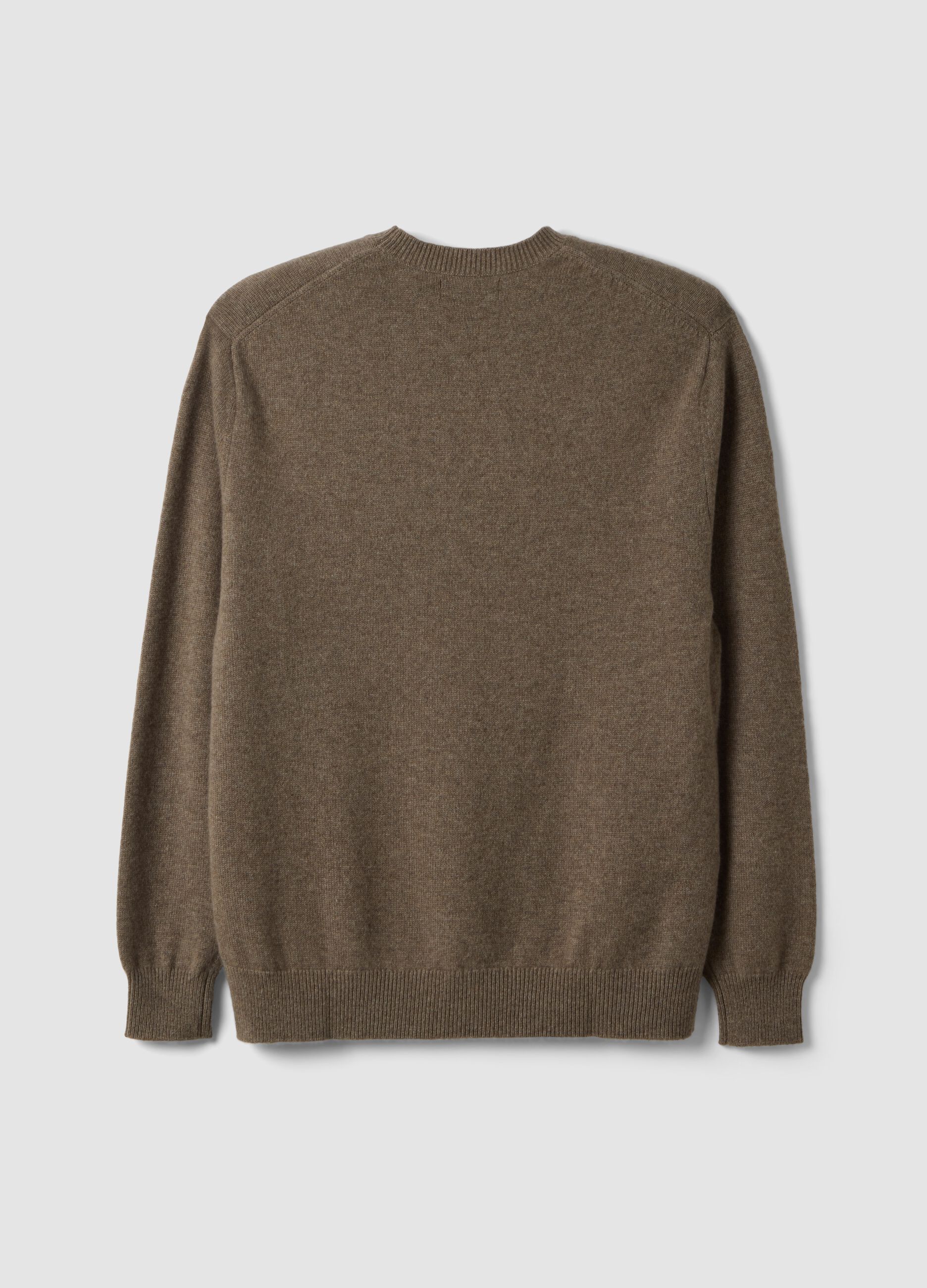 Maglia marrone in puro cashmere a girocollo regular fit