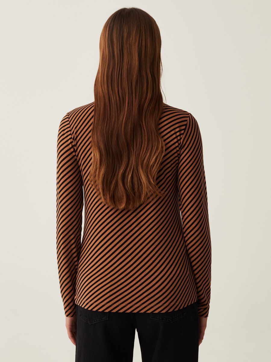 T-shirt with high neck and oblique stripes print_2