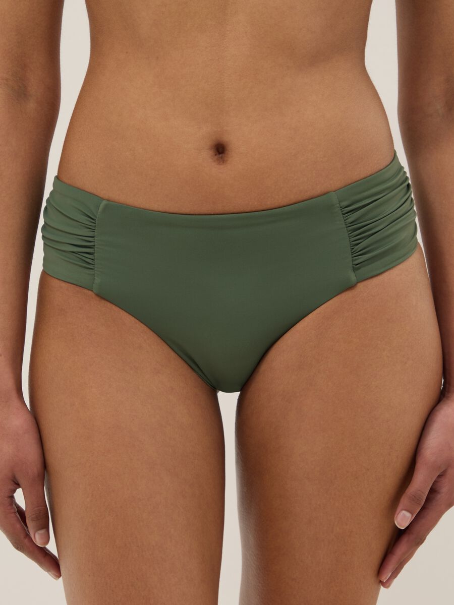 Gr&uuml;ne Swim-Briefs aus Stretchmaterial mit seitlicher Raffung_1