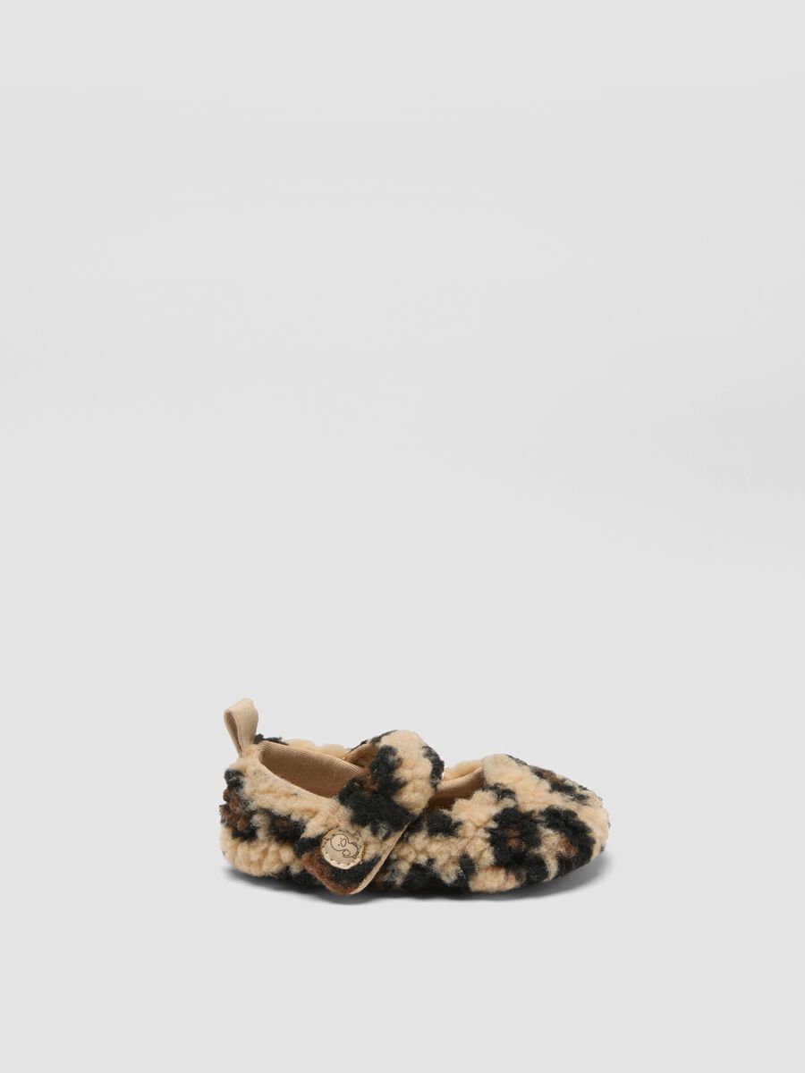 Scarpine beige animalier imbottite con cinturino_0