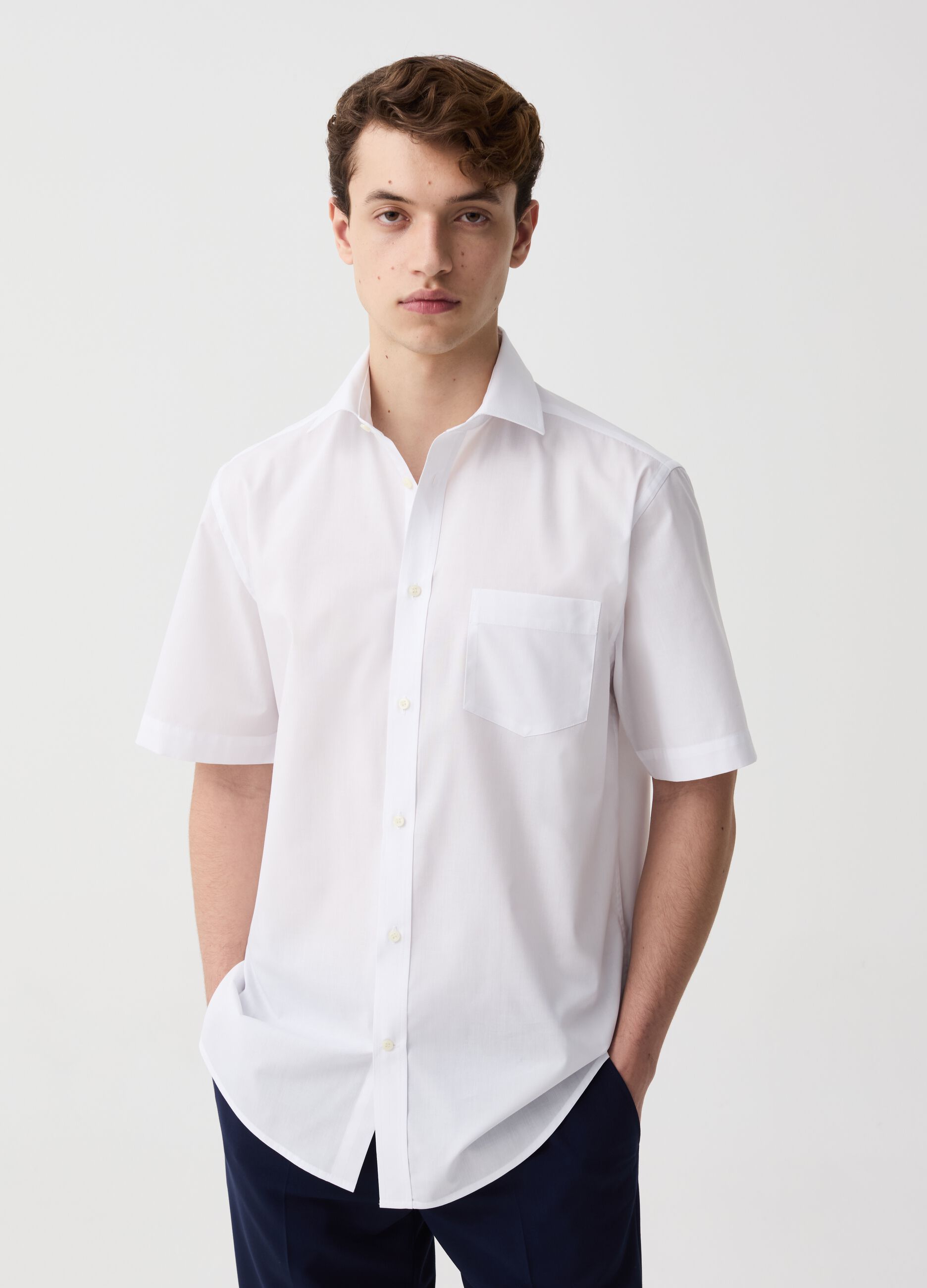 Short-sleeved regular-fit shirt with pocket