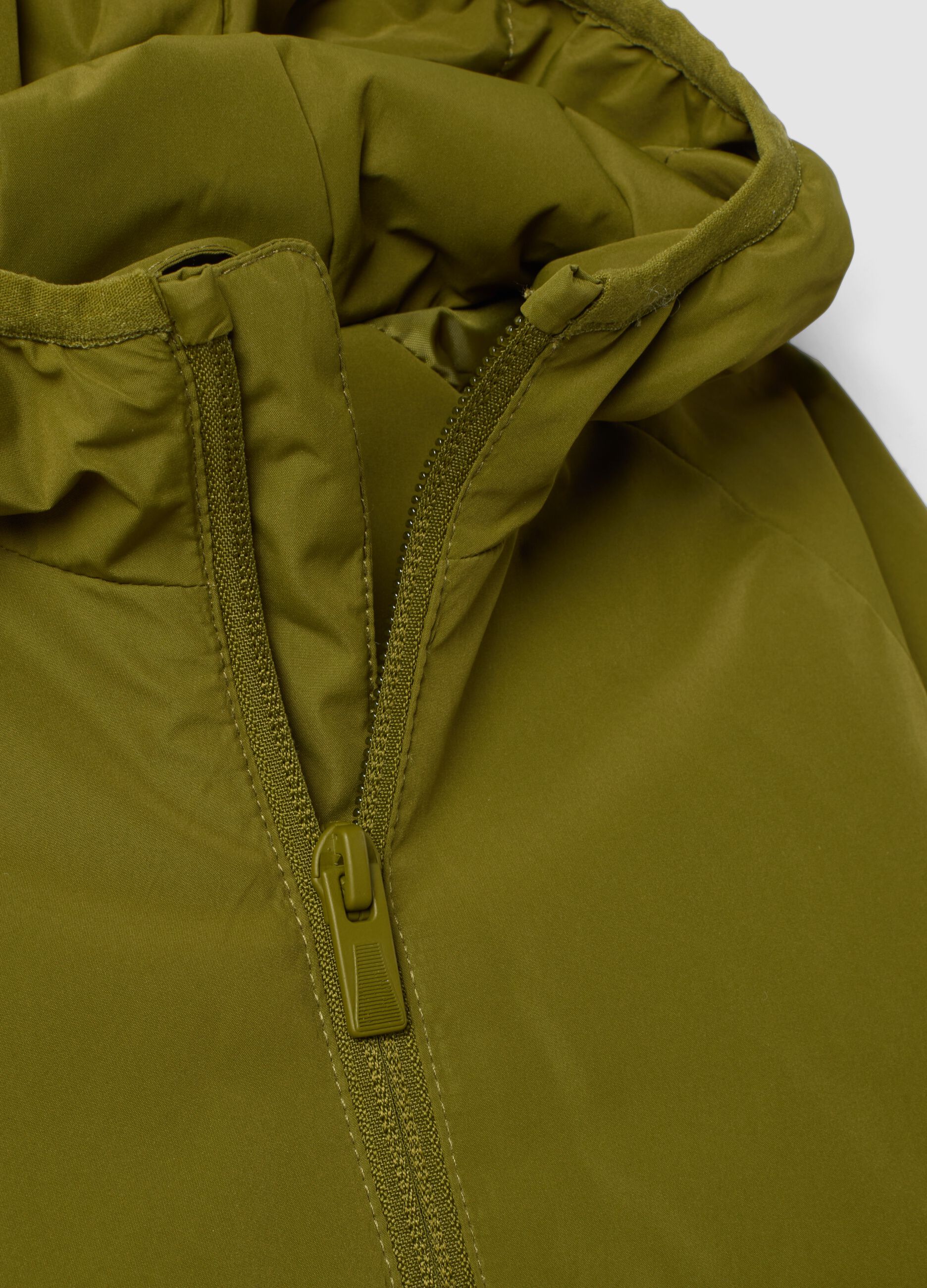 Gr&uuml;ne wasserabweisende Jacke mit Kapuze und Reissverschluss, Regular Fit f&uuml;r Jungen