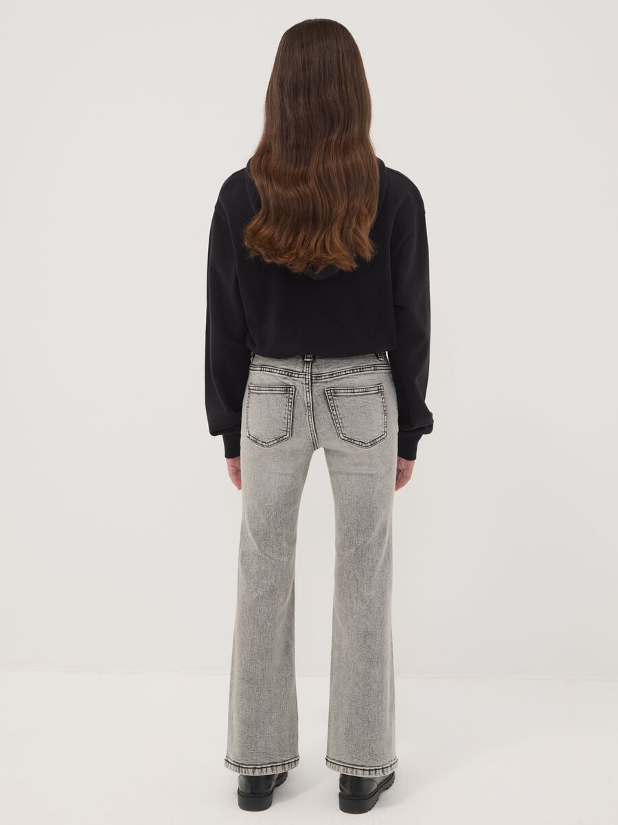 Jeans cinzentos flare em algod&atilde;o el&aacute;stico para rapariga_1
