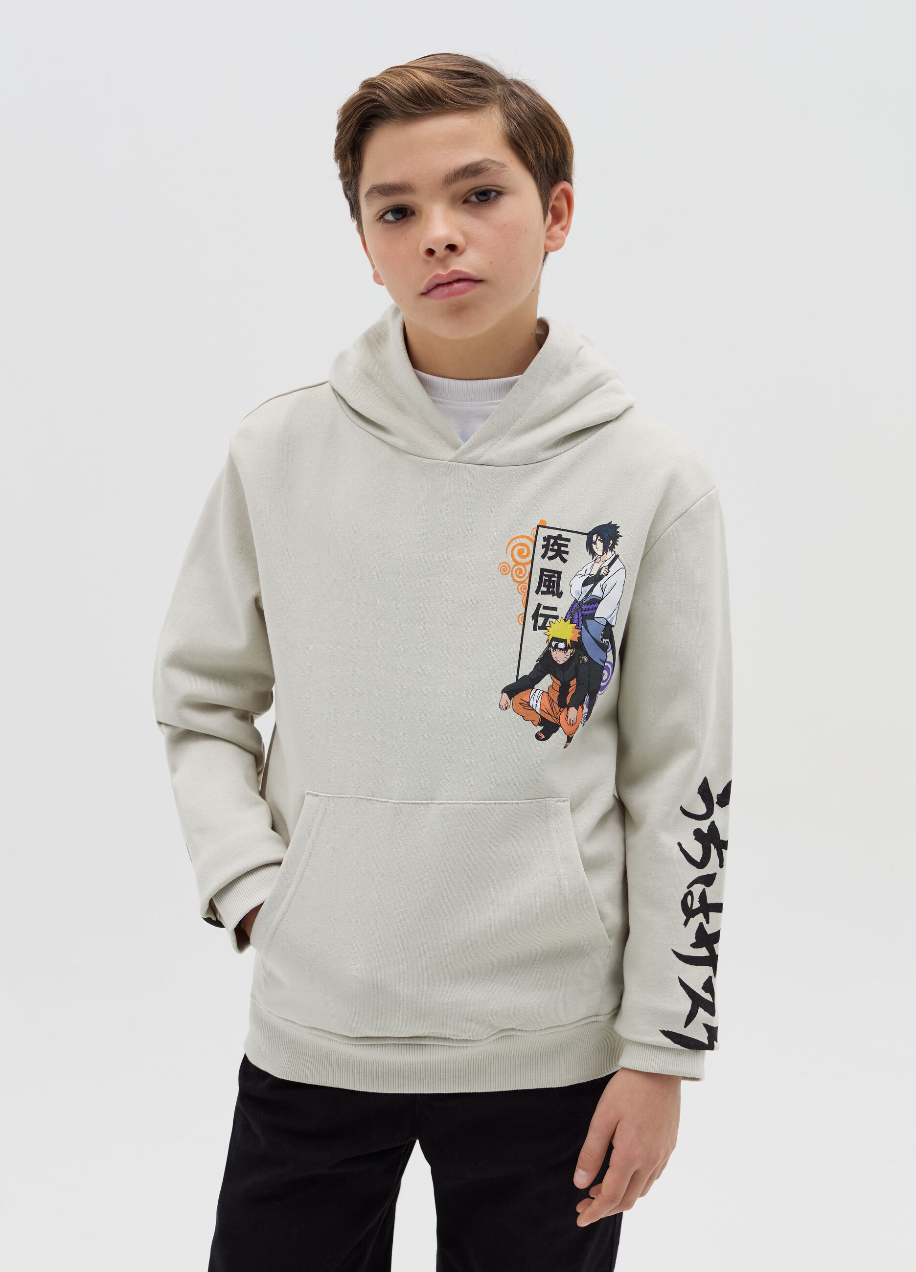 Sweatshirt with hood and Naruto print