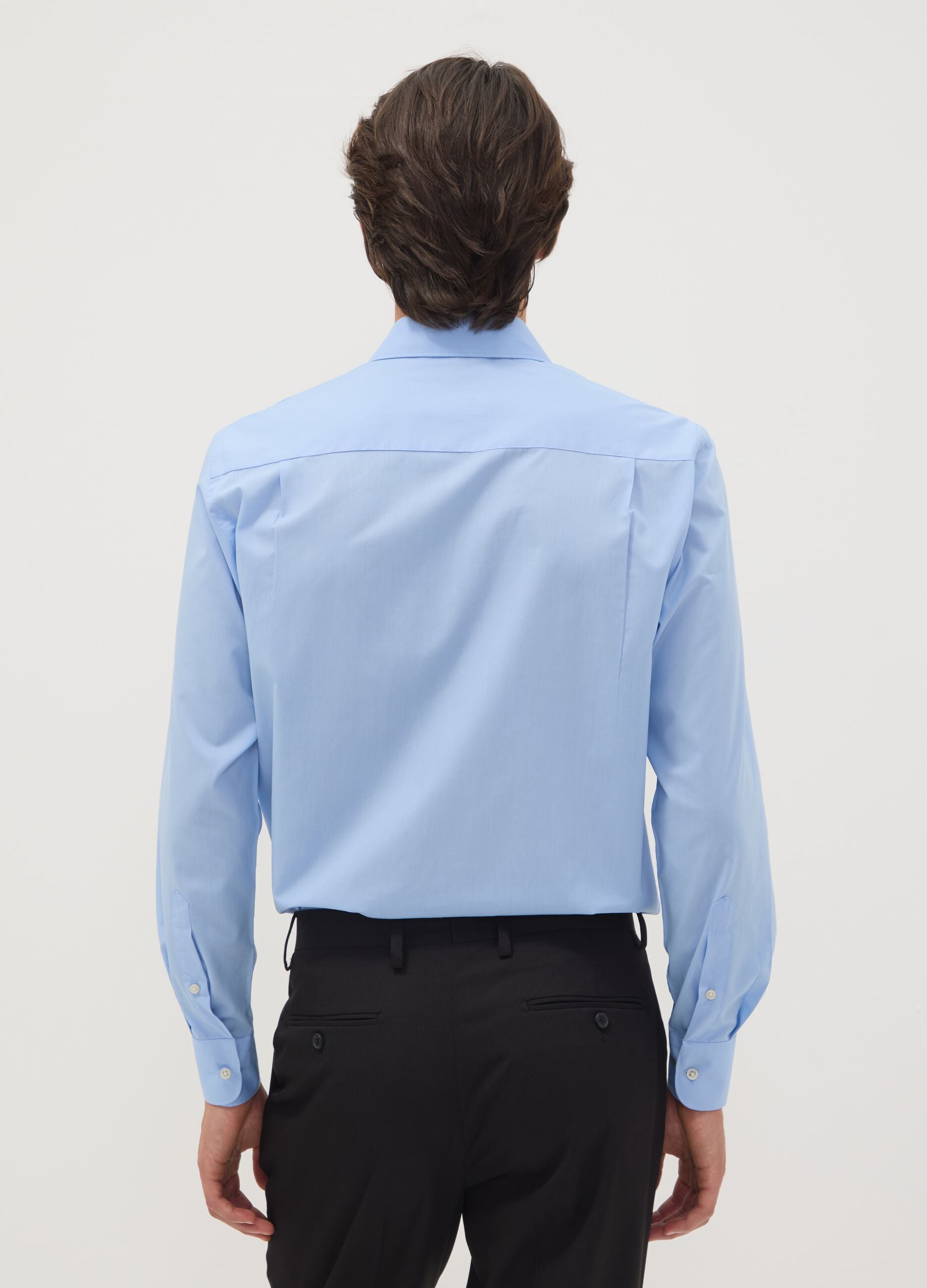 Hellblaues Regular-Fit-Hemd mit klassischem Kragen, b&uuml;gelleicht