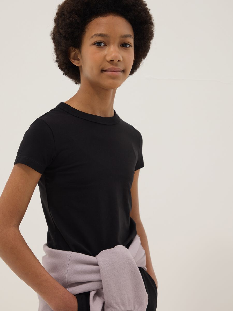 Schwarzes Regular-Fit-T-Shirt aus Stretch-Baumwolle f&uuml;r M&auml;dchen_0