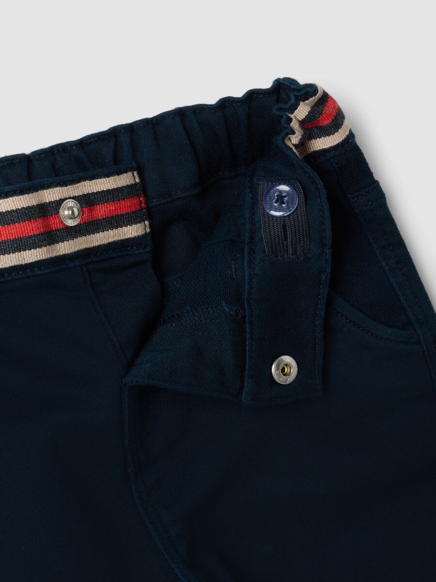 Blue stretch cotton trousers with elasticated waist for baby boy_2