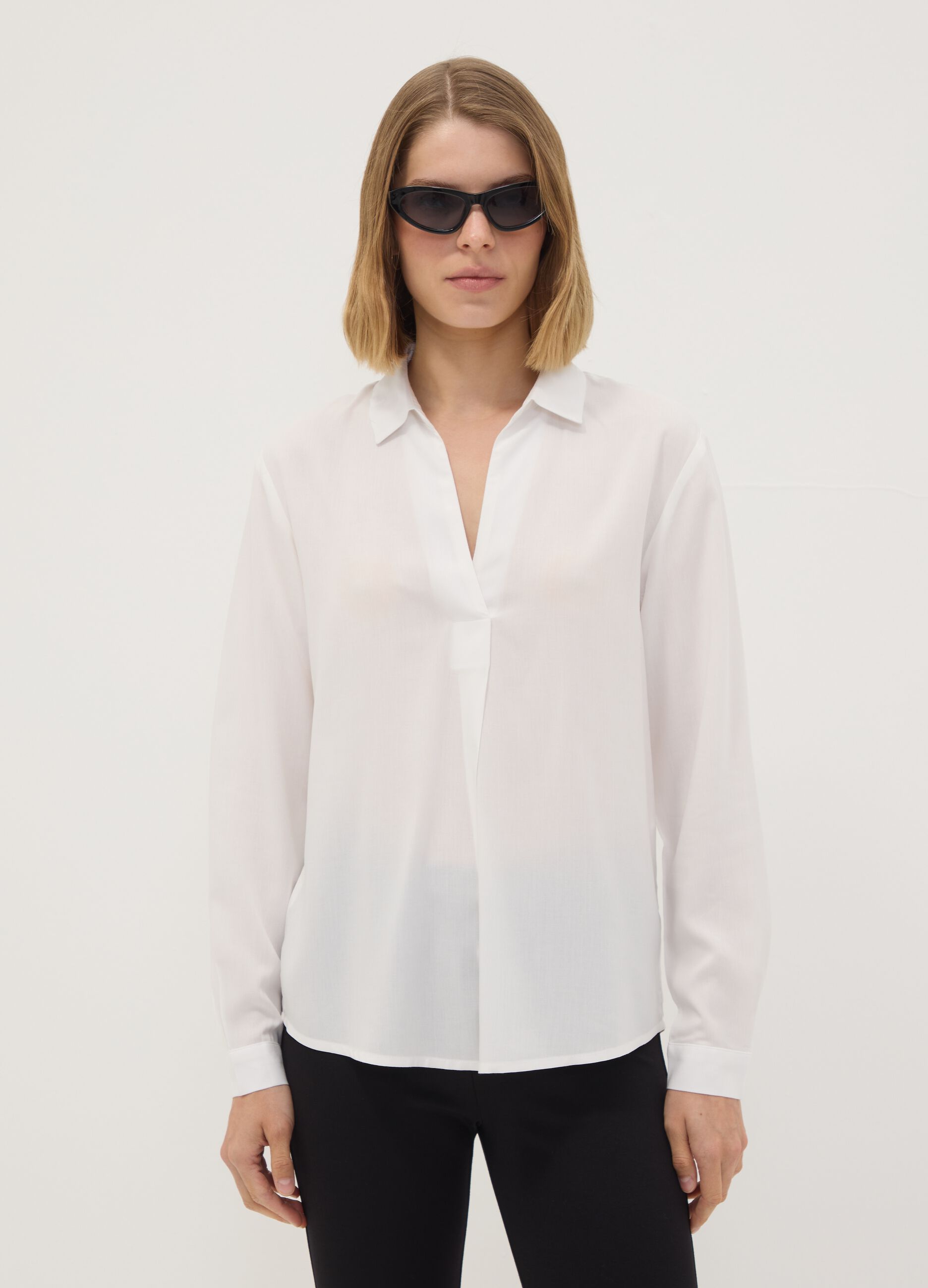 Camicia bianca in pura viscosa con colletto classico regular fit
