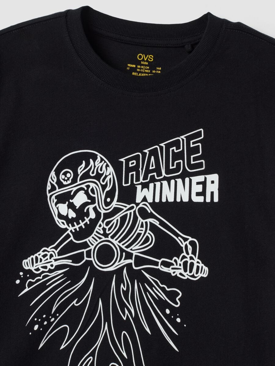 Schwarzes T-Shirt aus reiner Bio-Baumwolle mit Rundhalsausschnitt_2
