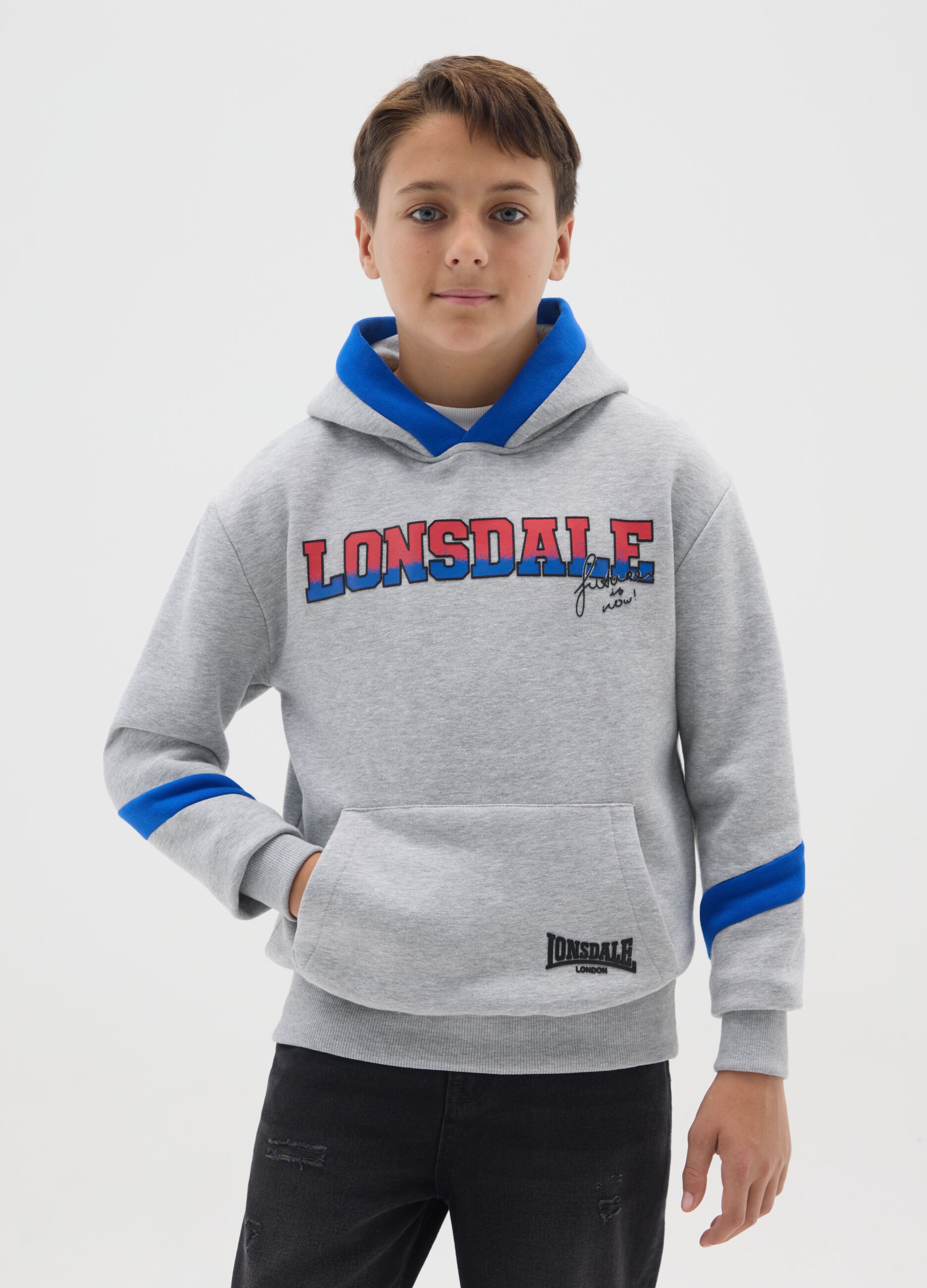 Camisola com capuz para crian&ccedil;a em mistura de algod&atilde;o cinzenta, regular fit