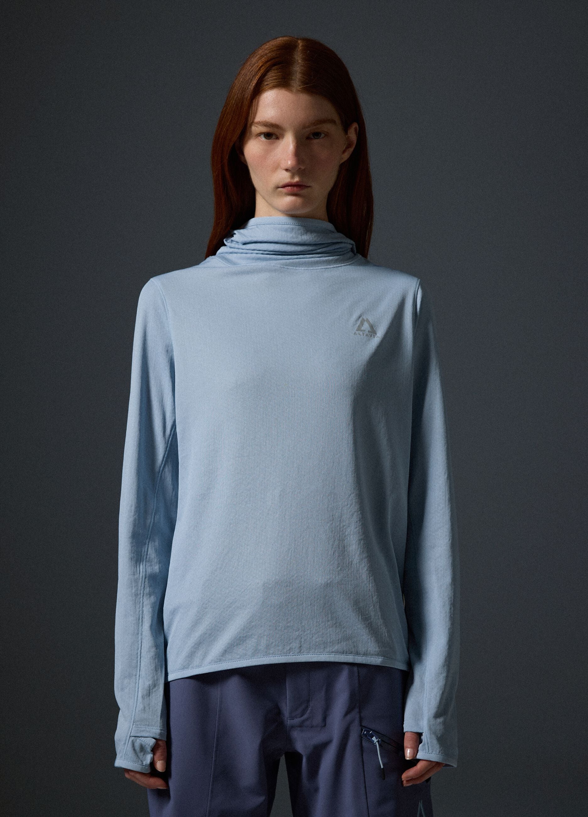 Atmungsaktives blaues T-Shirt mit Kapuze ALTAVIA WITH DEBORAH COMPAGNONI