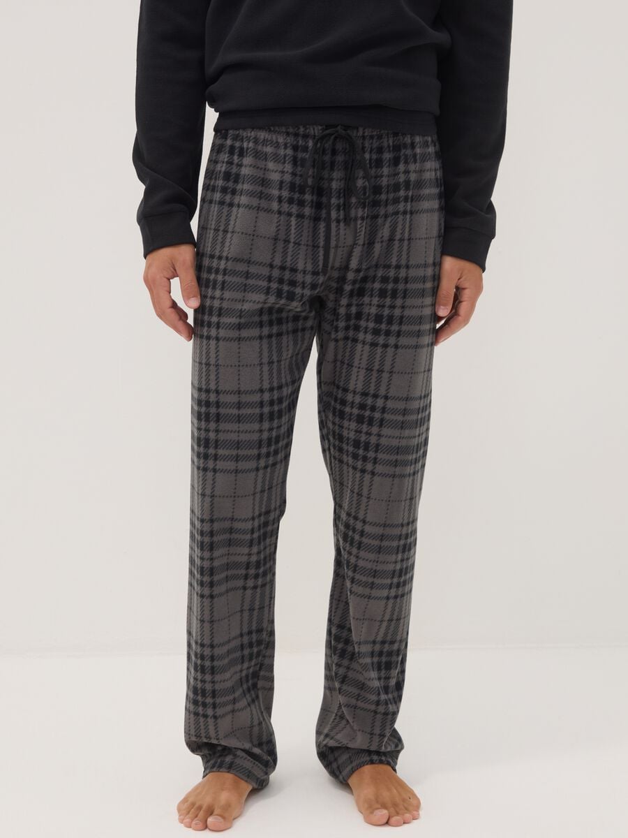 Pigiama grigio antracite con girocollo e pantaloni a quadri regular fit_2