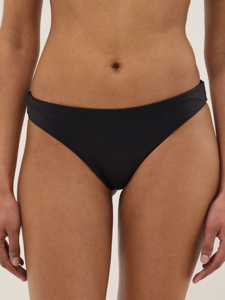Schwarze elastische Bikinihose im Brazilian-Style_2