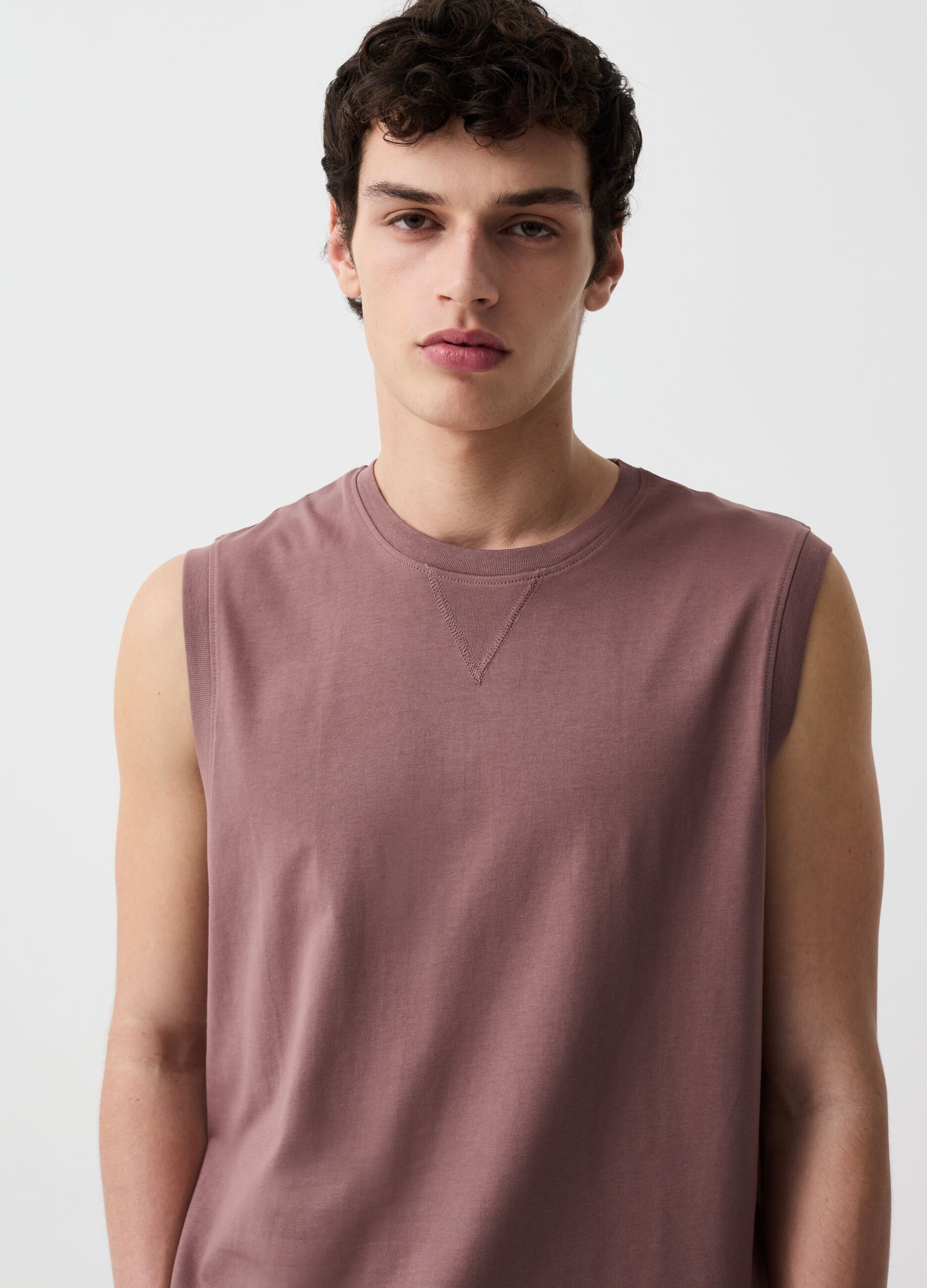 Tank top with round neck with V detail