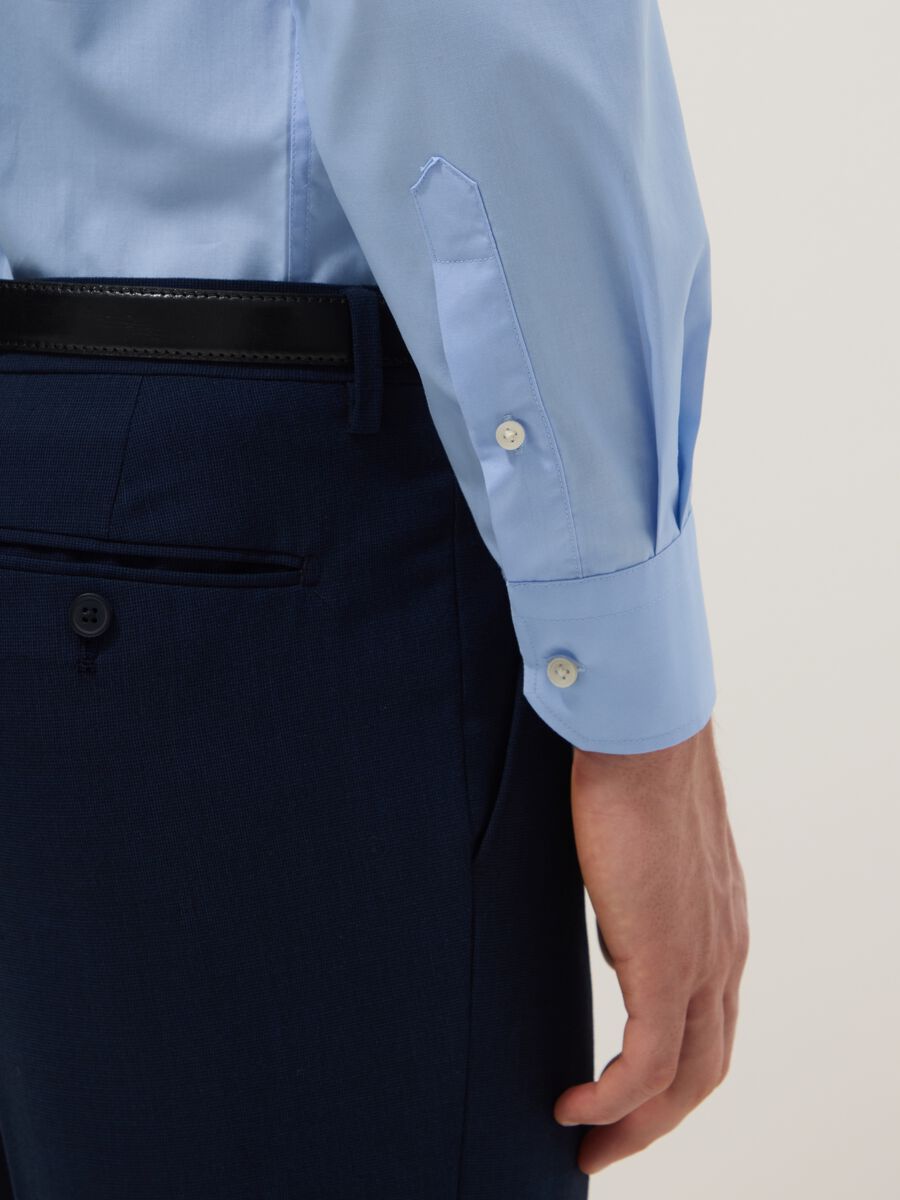 Camisa azul-clara slim fit de manga comprida com colarinho button-down_3