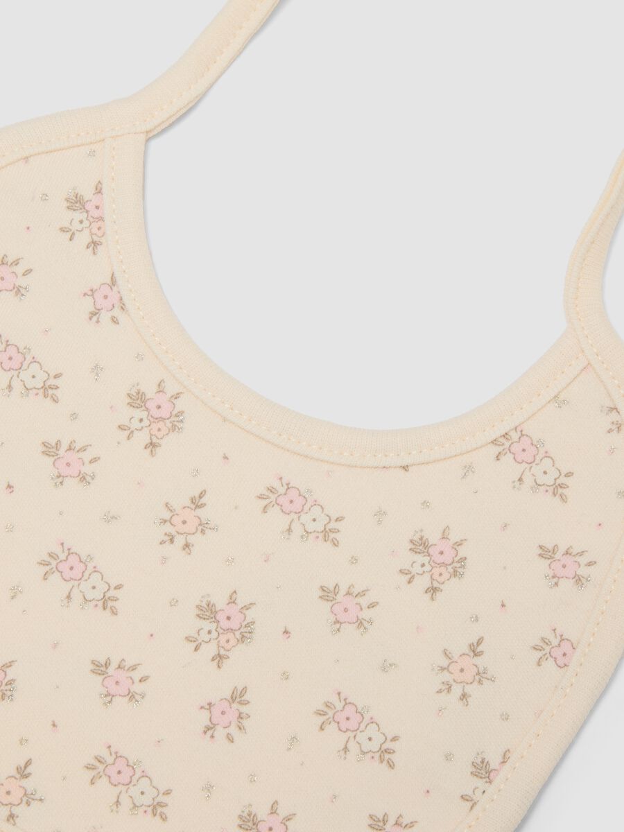 2-pack of beige bibs in pure organic cotton with teddy bear print_1