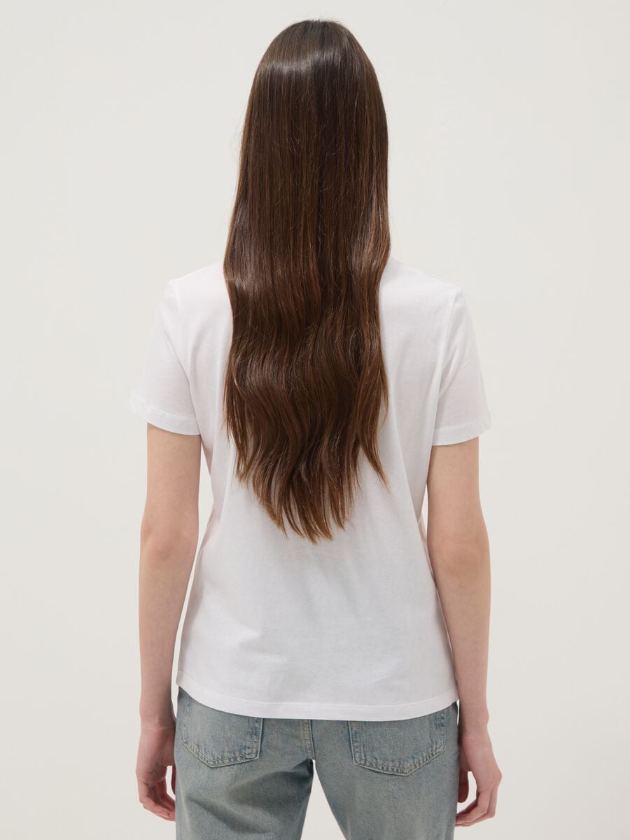 Camiseta blanca de algod&oacute;n puro con estampado frontal_3