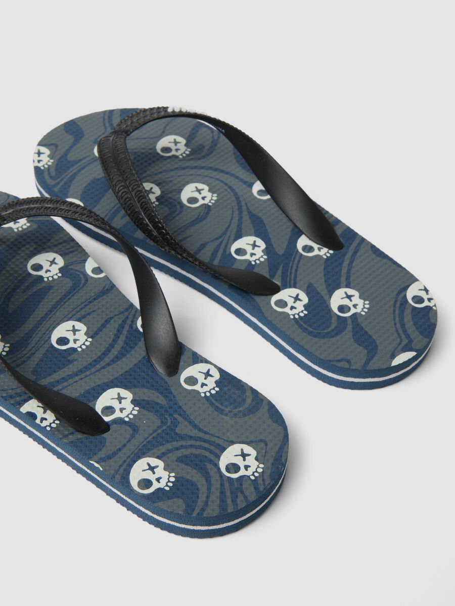 Blaue Flip-Flops mit Print_2