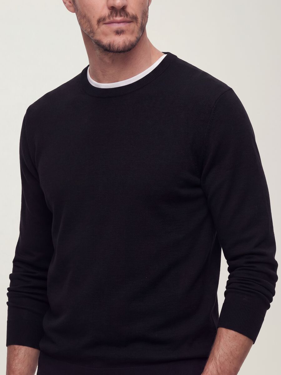 Black crew-neck viscose-blend jumper, regular fit_2