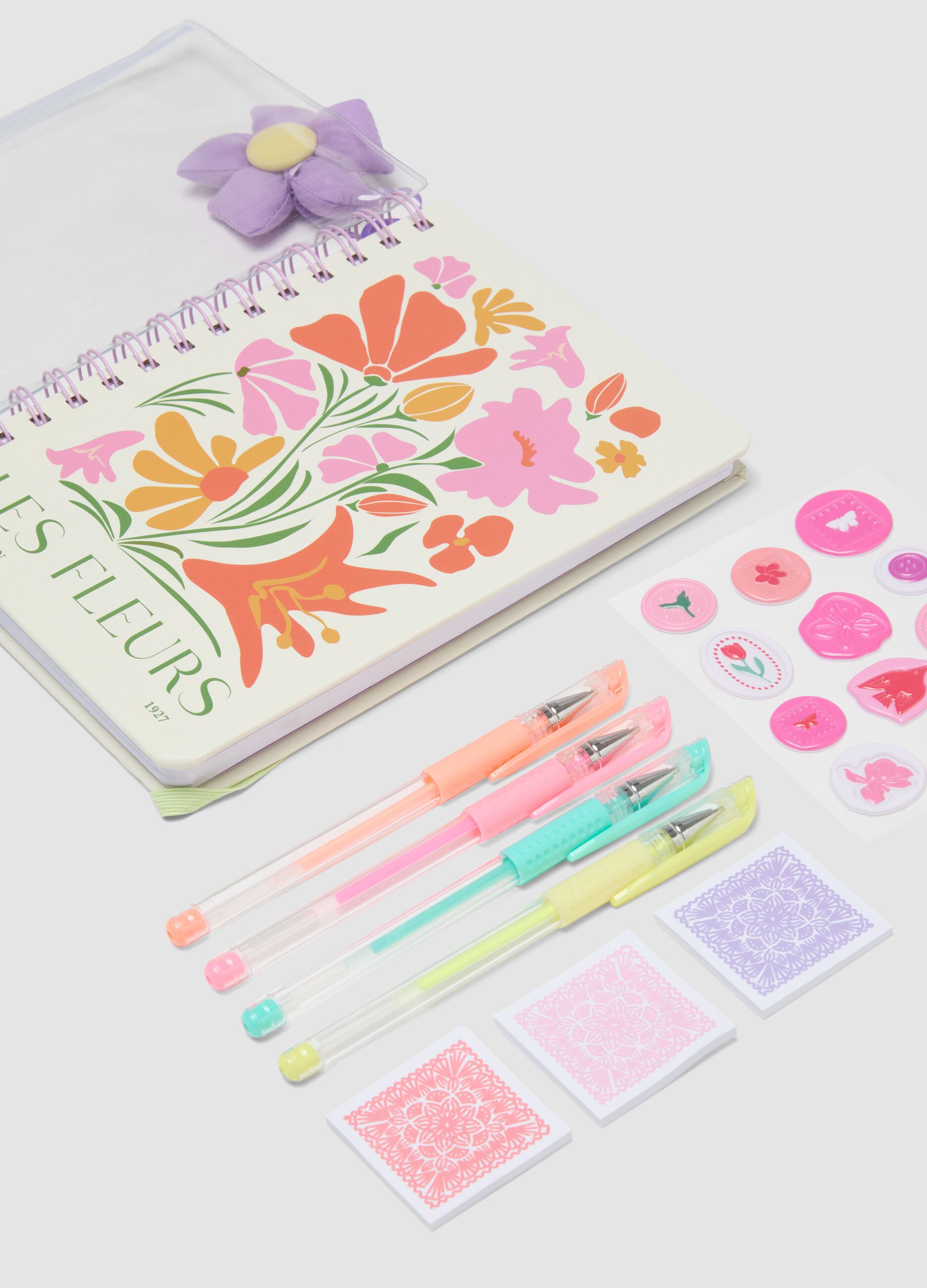 Multicolour stationery set with decorated notepad