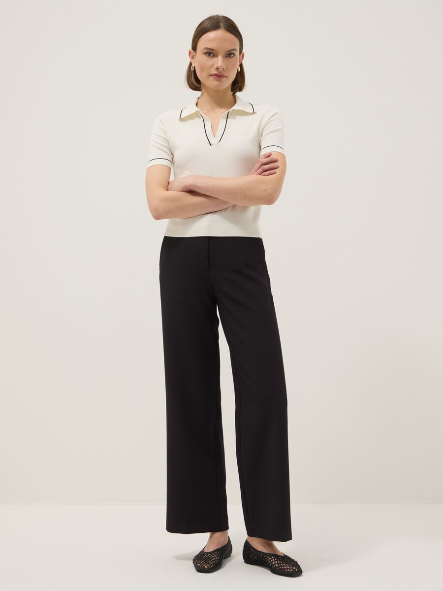 &Lambda;&epsilon;&upsilon;&kappa;ό polo slim fit &alpha;&pi;ό &mu;&epsilon;ί&gamma;&mu;&alpha; &beta;&iota;&sigma;&kappa;ό&zeta;&eta;&sigmaf; &mu;&epsilon; &alpha;&nu;&tau;ί&theta;&epsilon;&sigma;&eta; &rho;&alpha;&phi;ώ&nu;_1