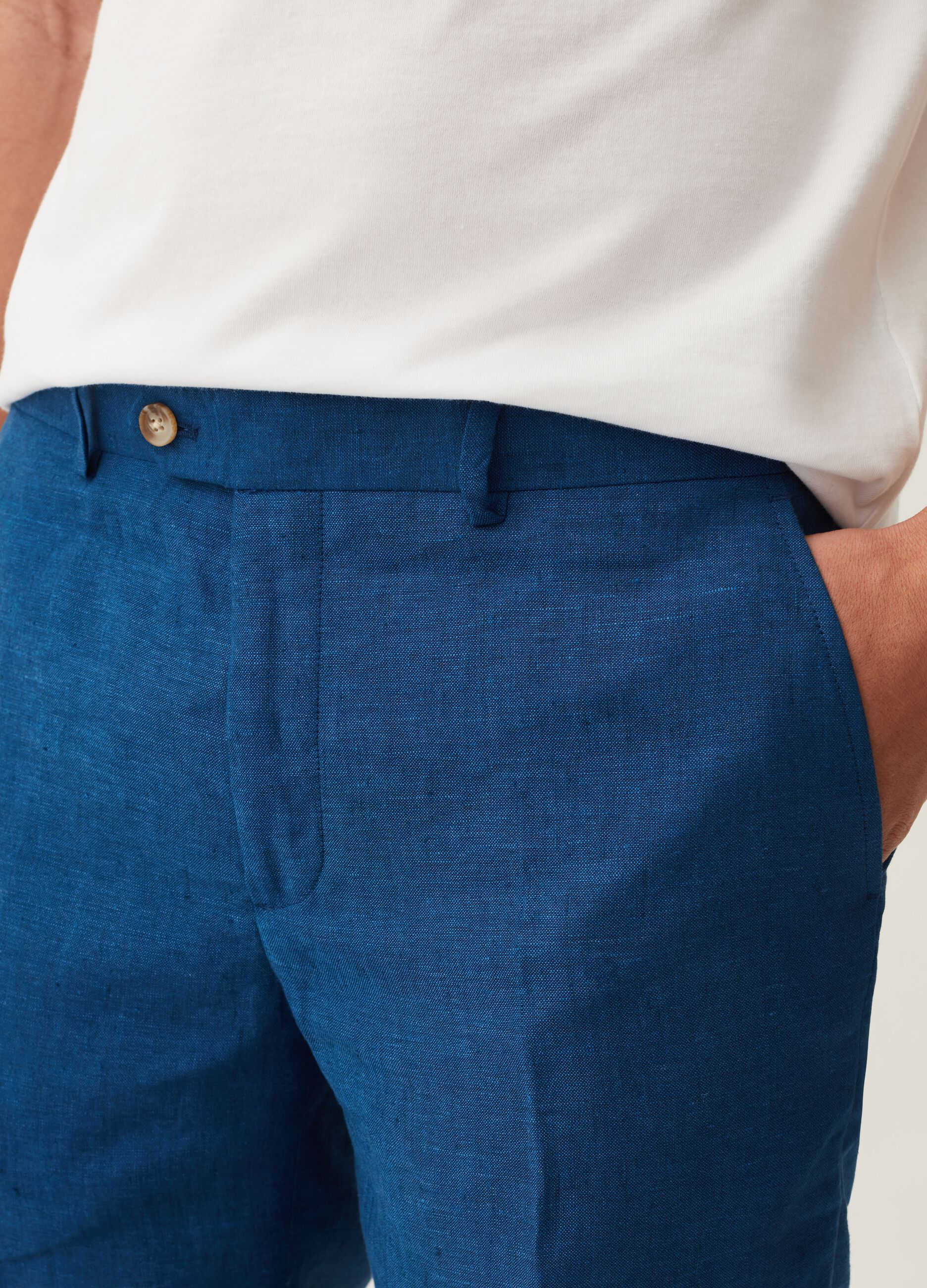 Pantalón slim fit de lino teñido en hilo azul eléctrico