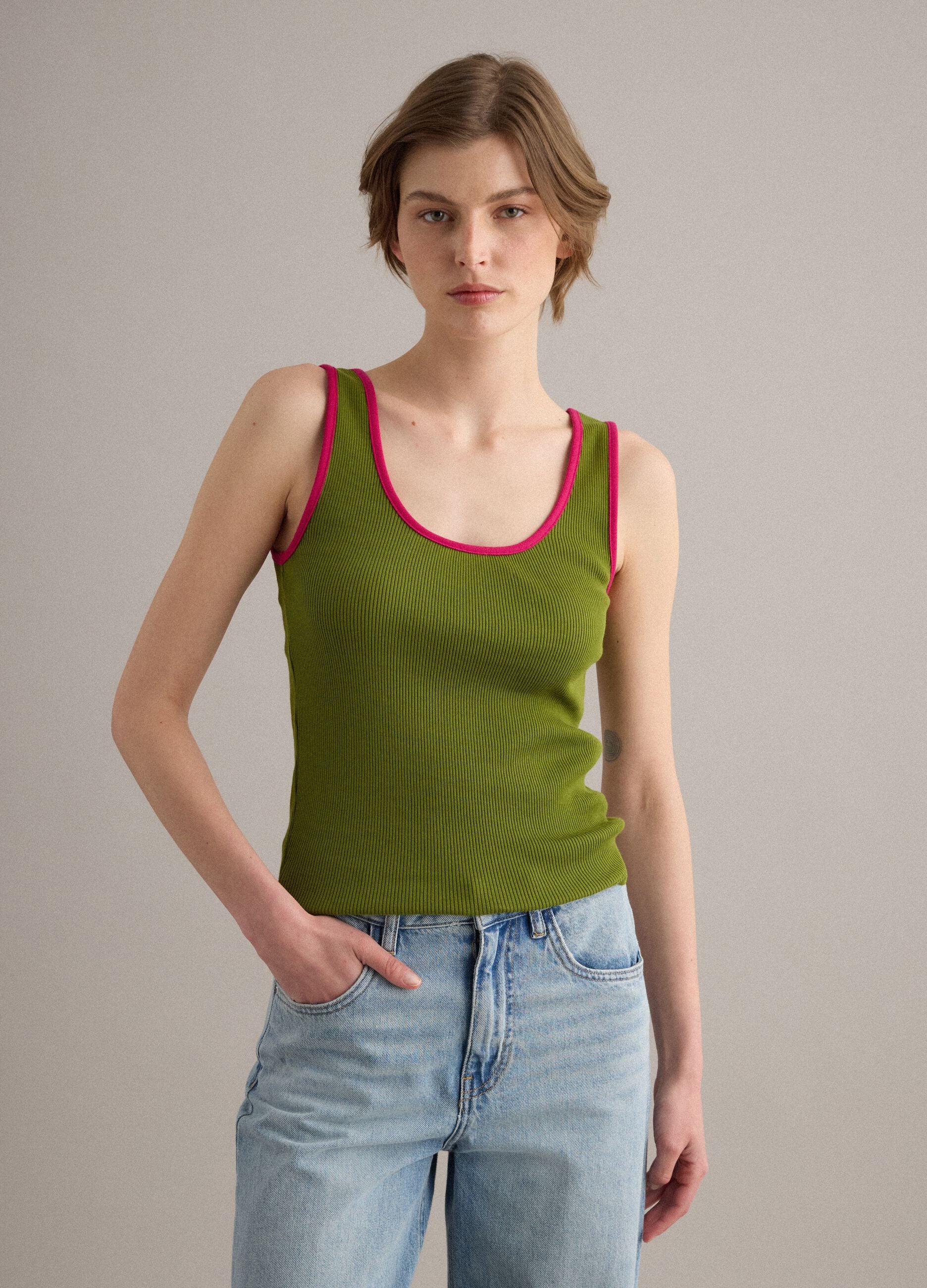 Camiseta de tirantes verde de algod&oacute;n puro acanalado