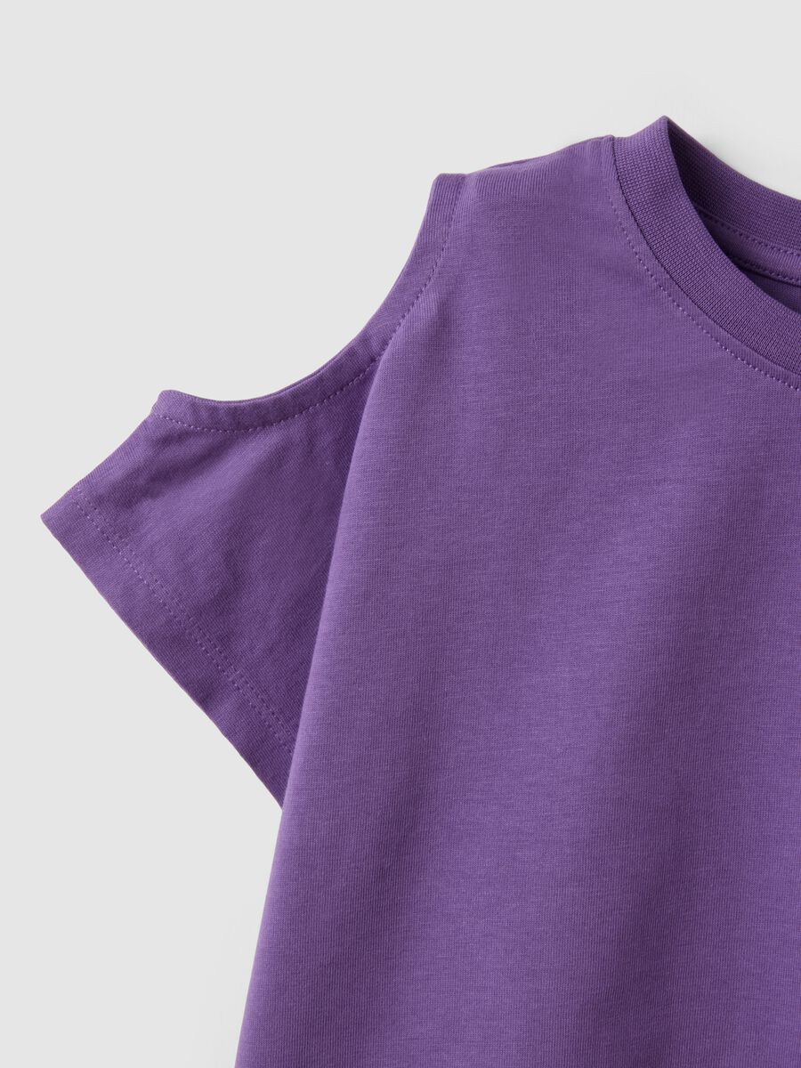Violettes M&auml;dchen-T-Shirt aus reiner Baumwolle mit Stickerei und Cut-out-&Auml;rmeln_3