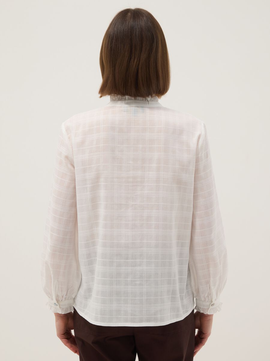Camicia in puro cotone bianca regular fit con motivo a quadri_2