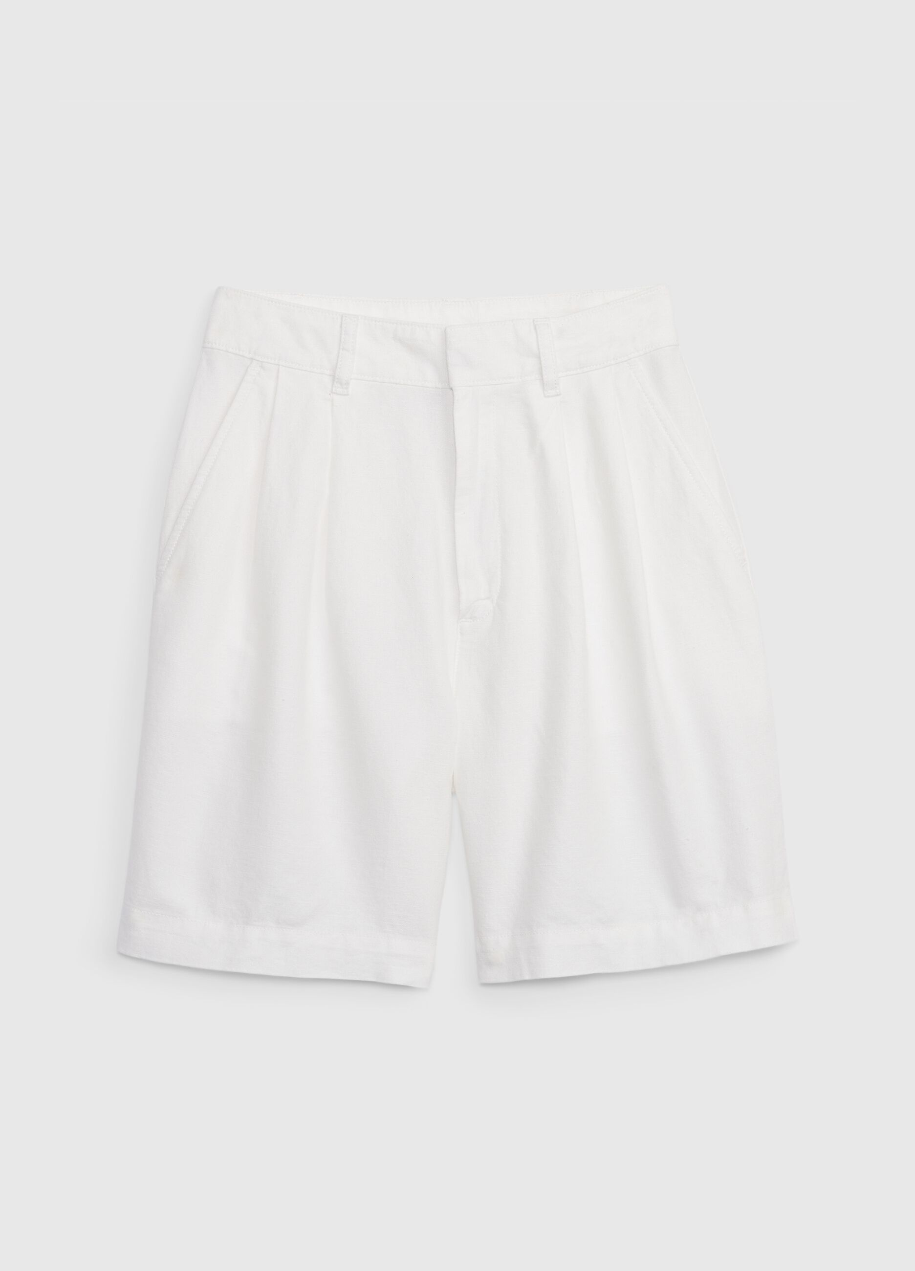 Bermuda shorts in linen and cotton with darts