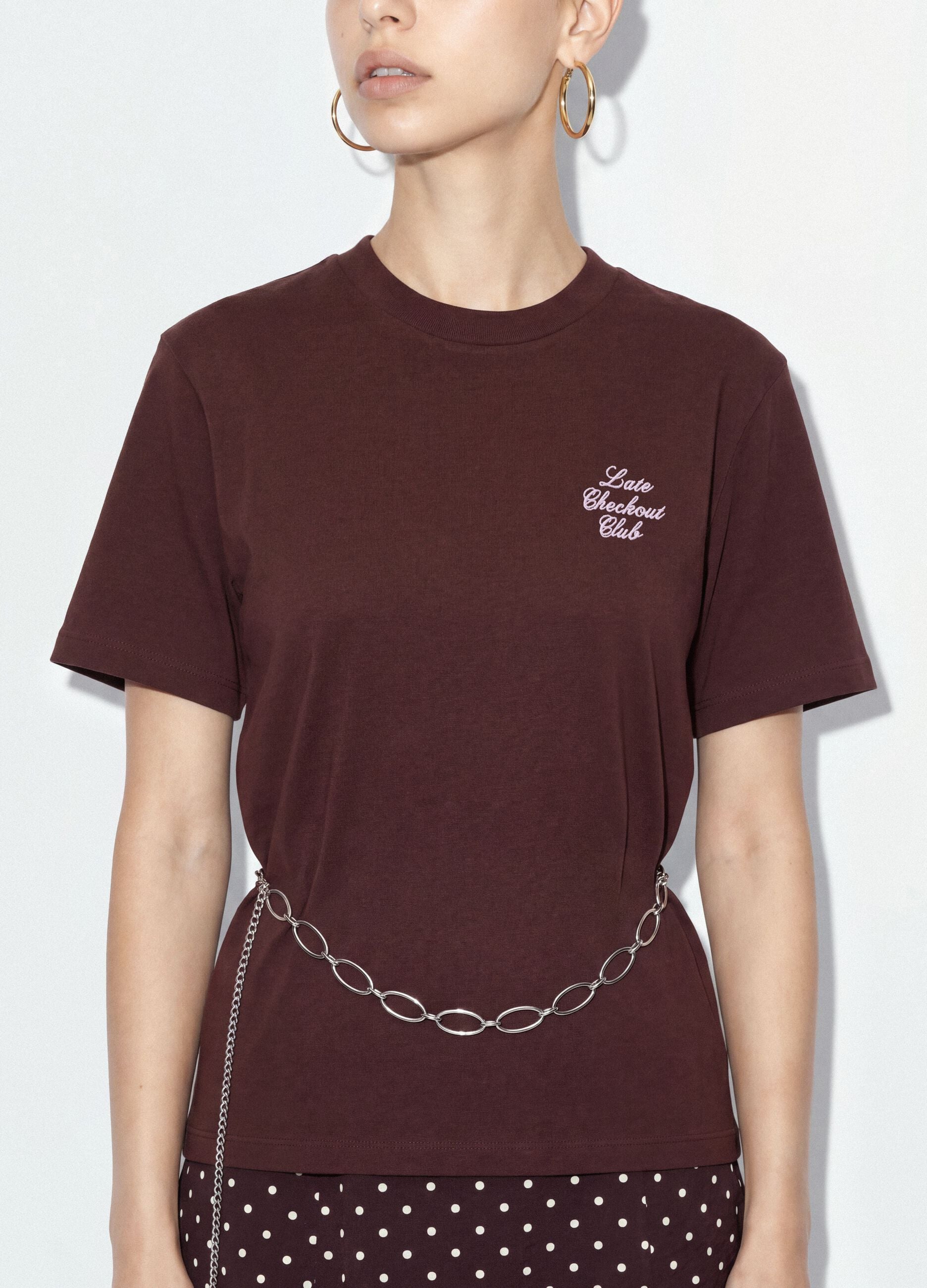 &Kappa;&alpha;&phi;έ T-shirt relaxed &epsilon;&phi;&alpha;&rho;&mu;&omicron;&gamma;ή&sigmaf; &alpha;&pi;ό 100% &beta;&alpha;&mu;&beta;ά&kappa;&iota; &mu;&epsilon; &kappa;&epsilon;&nu;&tau;&eta;&mu;έ&nu;&omicron; &lambda;&omicron;&gamma;ό&tau;&upsilon;&pi;&omicron;