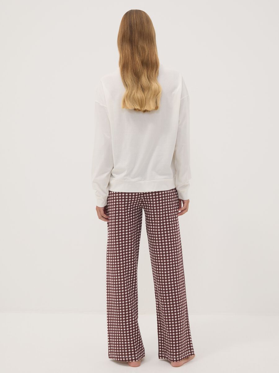 Brown Peanuts-themed pyjamas in pure organic cotton_3
